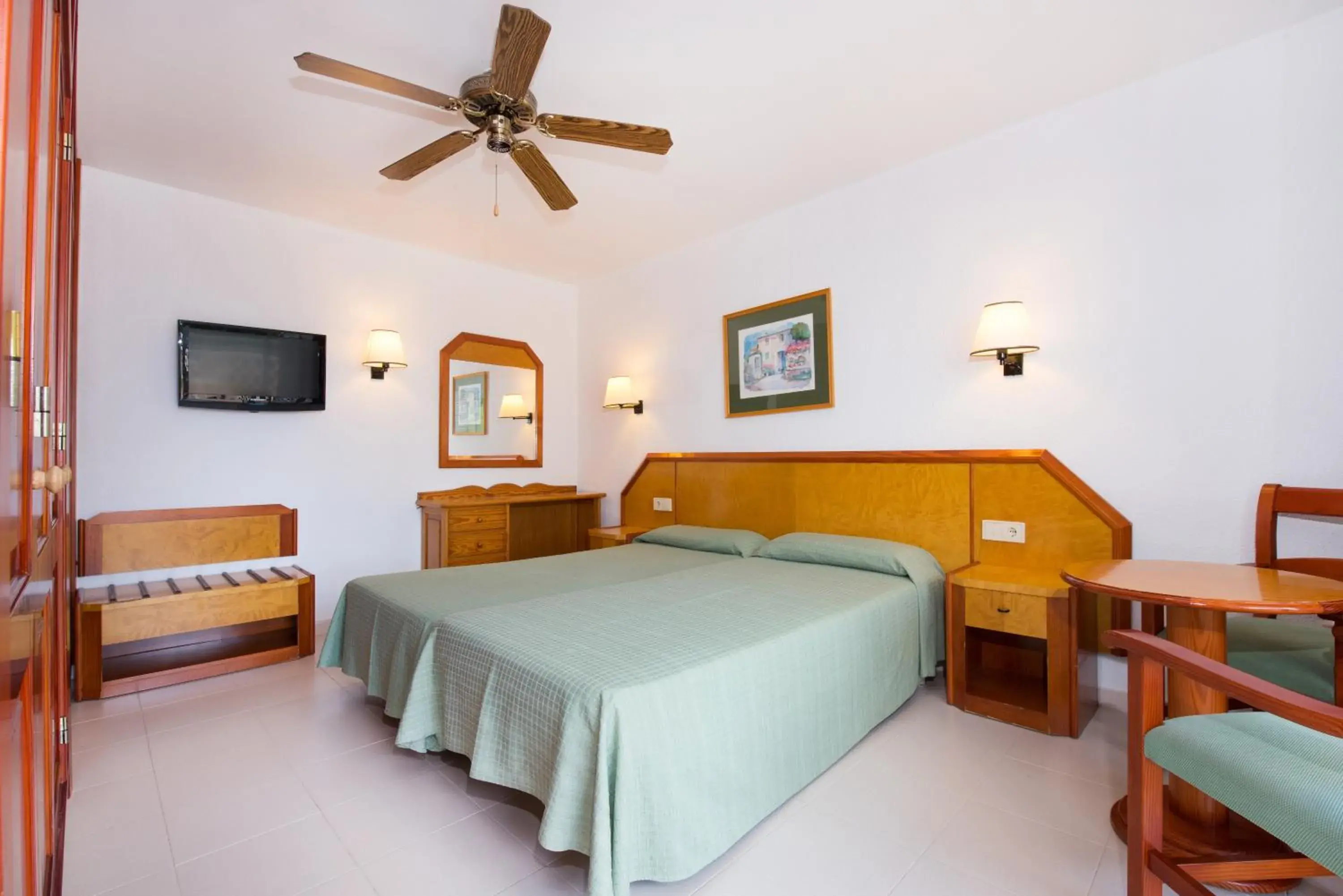 Bedroom, Bed in Hotel Cala Romantica Mallorca