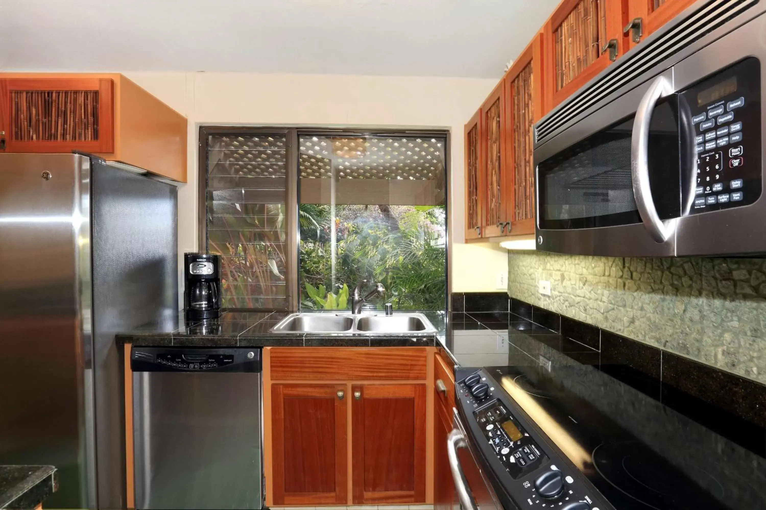 Photo of the whole room, Kitchen/Kitchenette in Wailea Ekahi Village, a Destination by Hyatt Residence