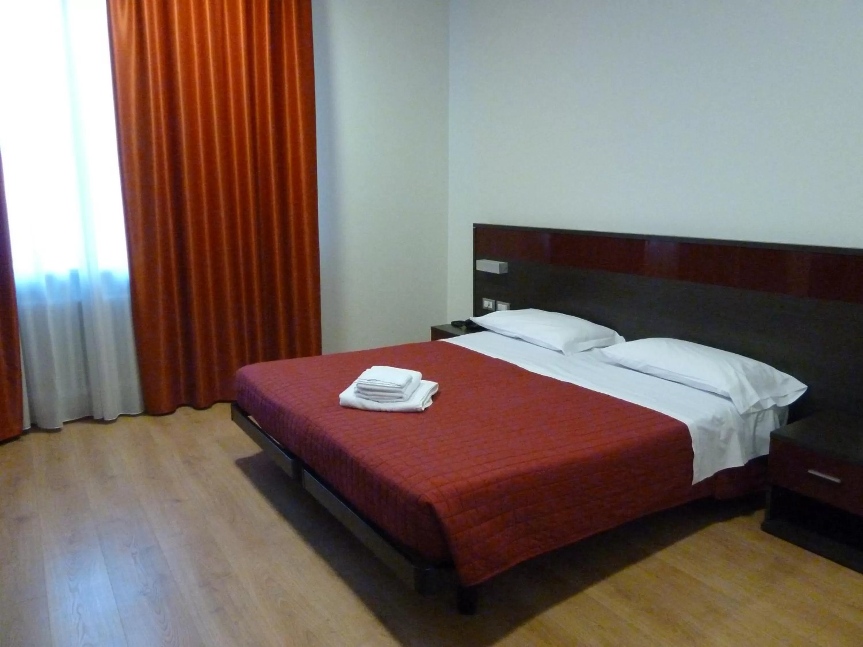 Bedroom, Bed in Hotel Fiera