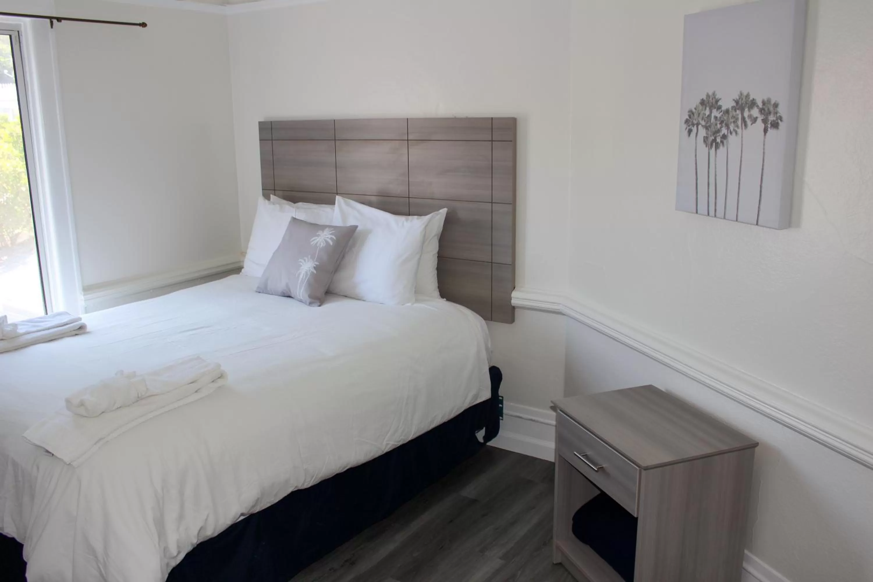 Bed in Hermosa Hotel