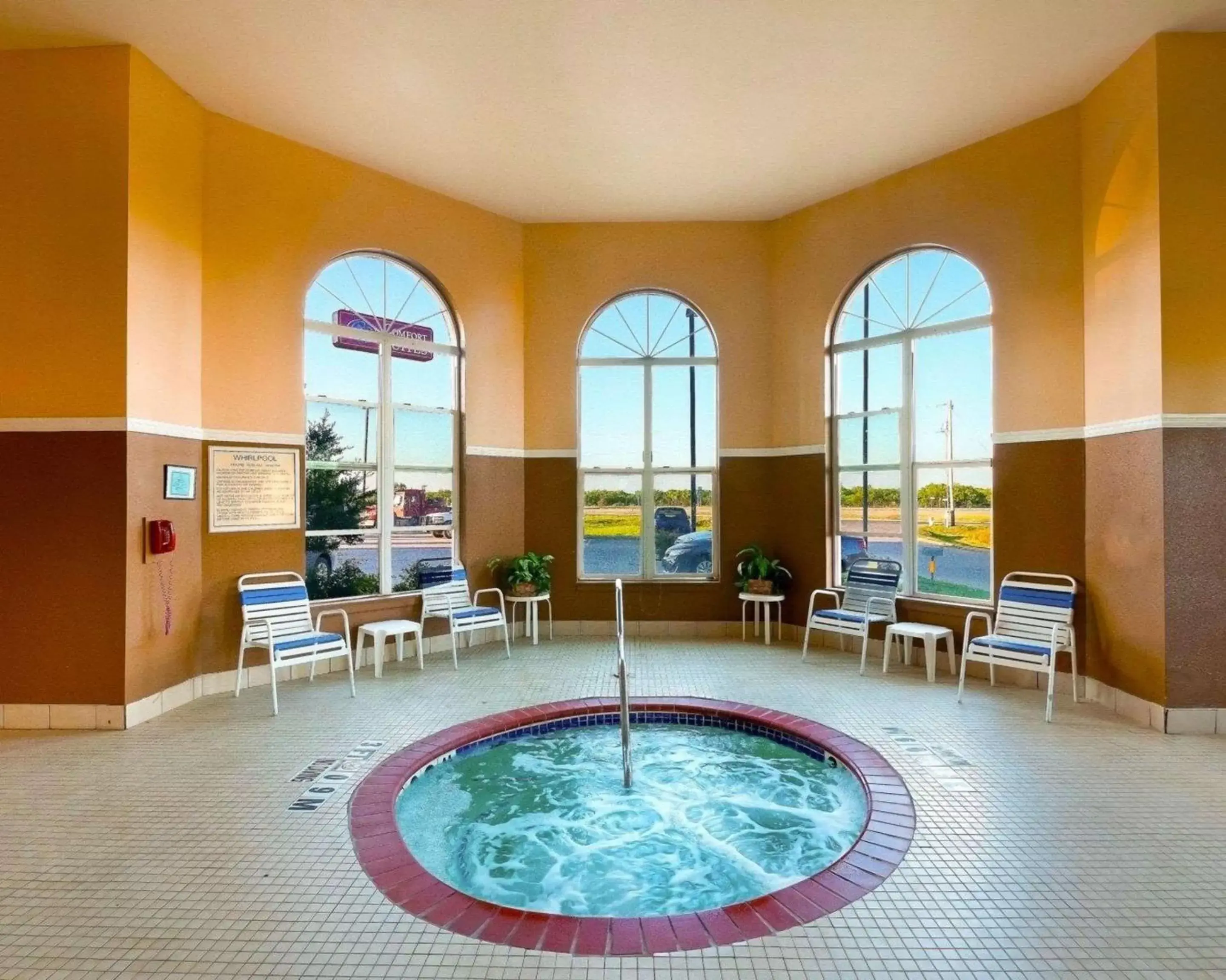 Swimming Pool in Comfort Suites University Abilene