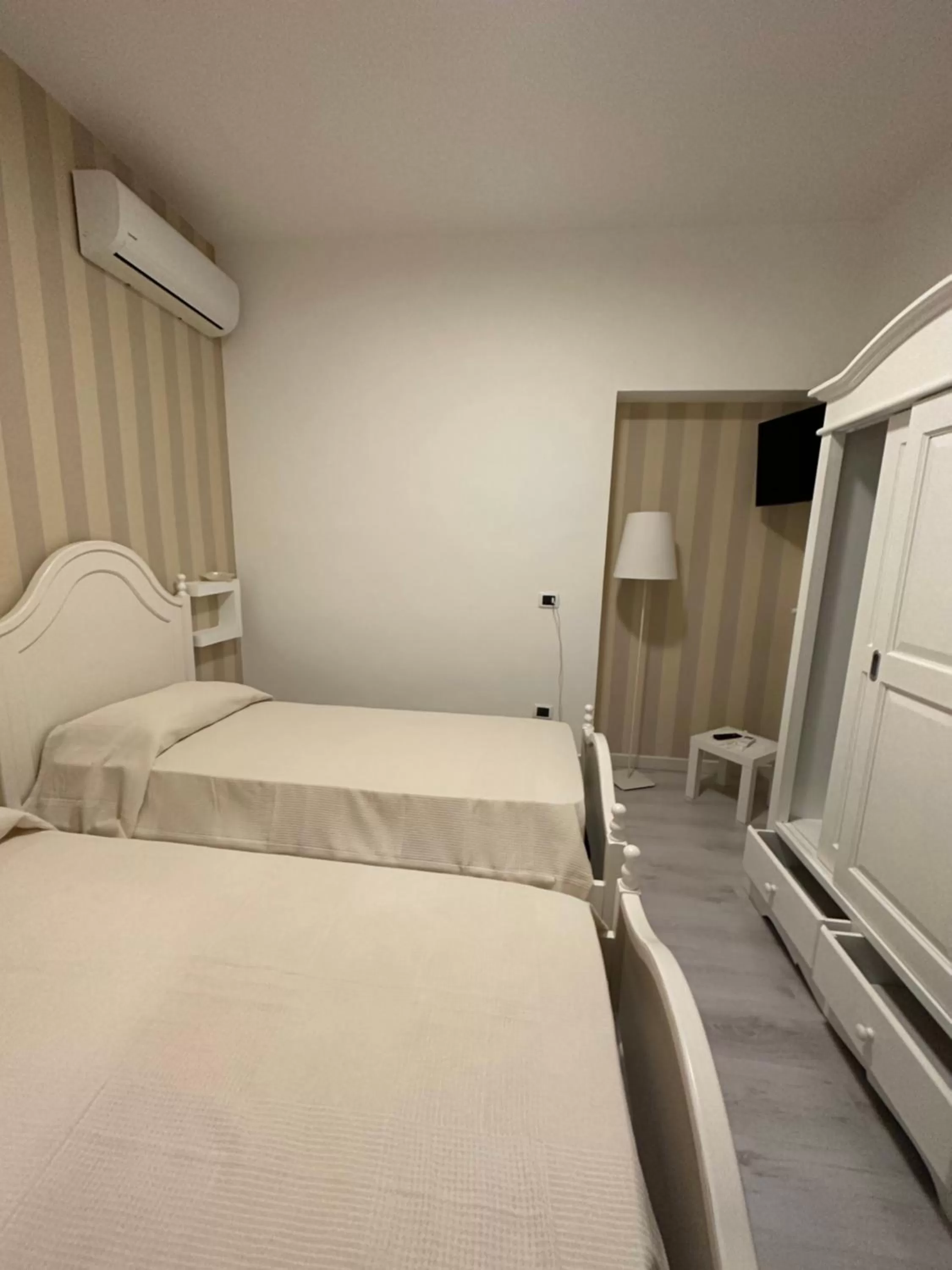 Bed in b&b by family L&G