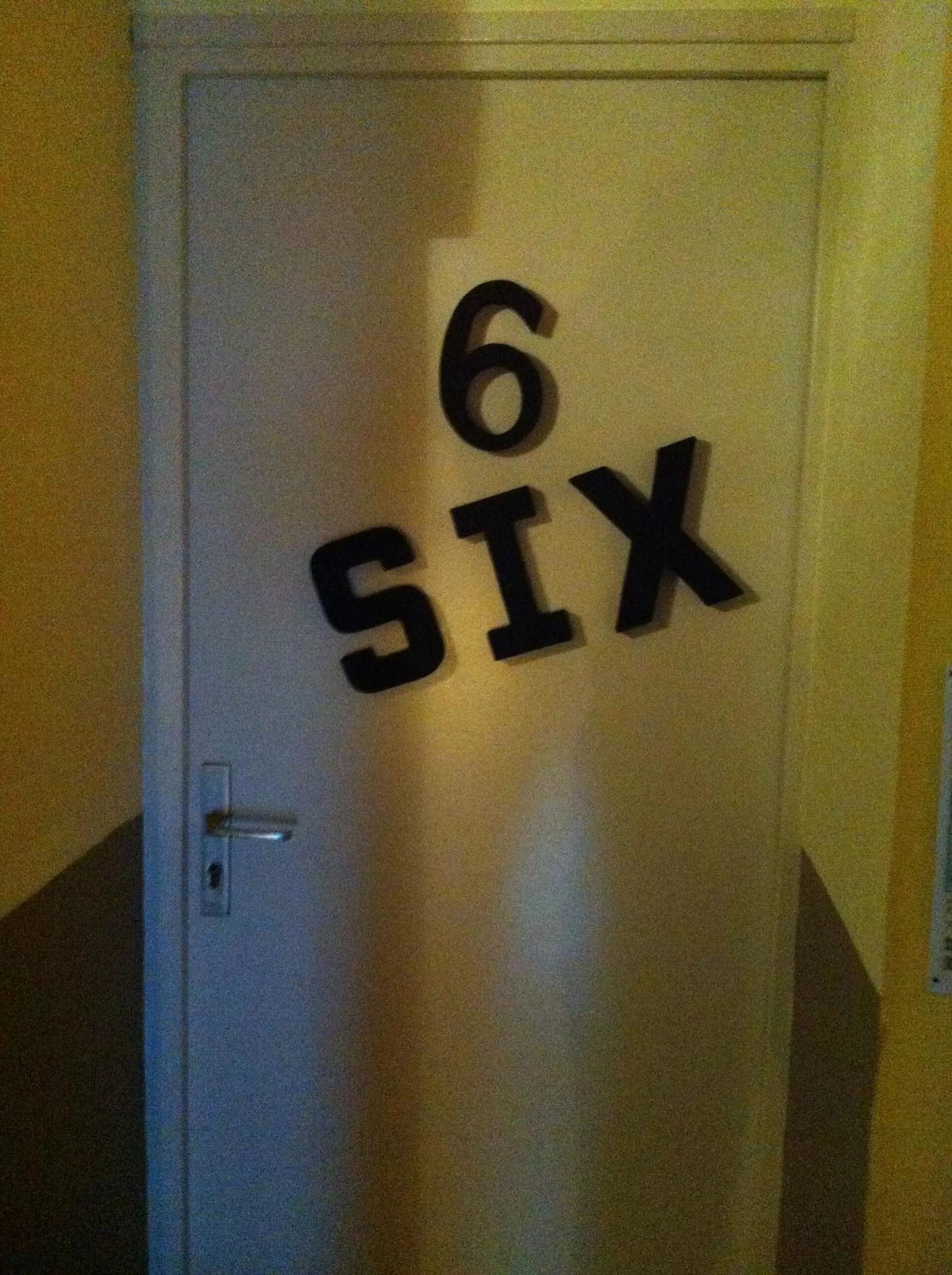 Decorative detail in Logis Auberge De Tavel