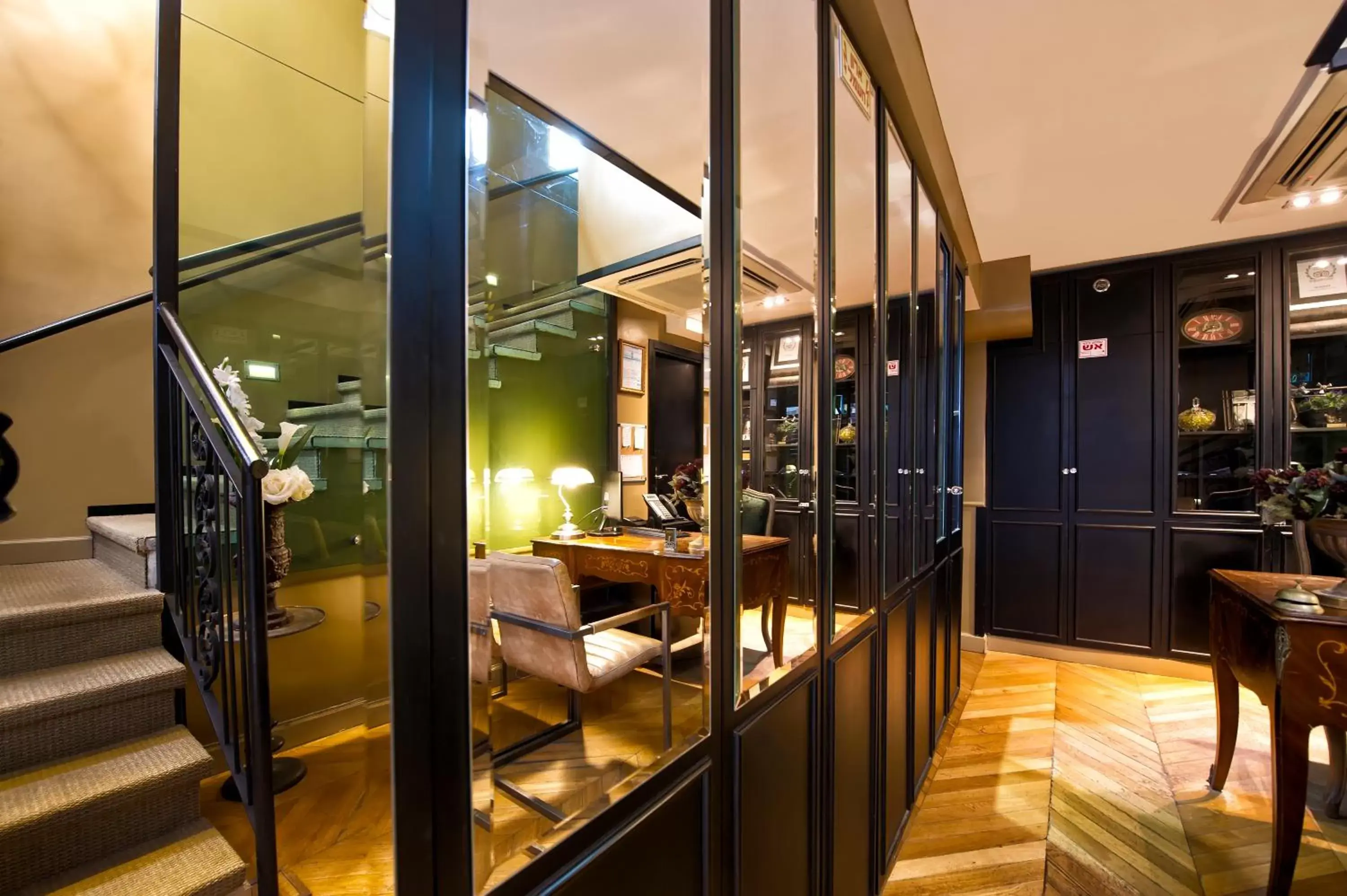 Lobby or reception in Montefiore 16 - Urban Boutique Hotel