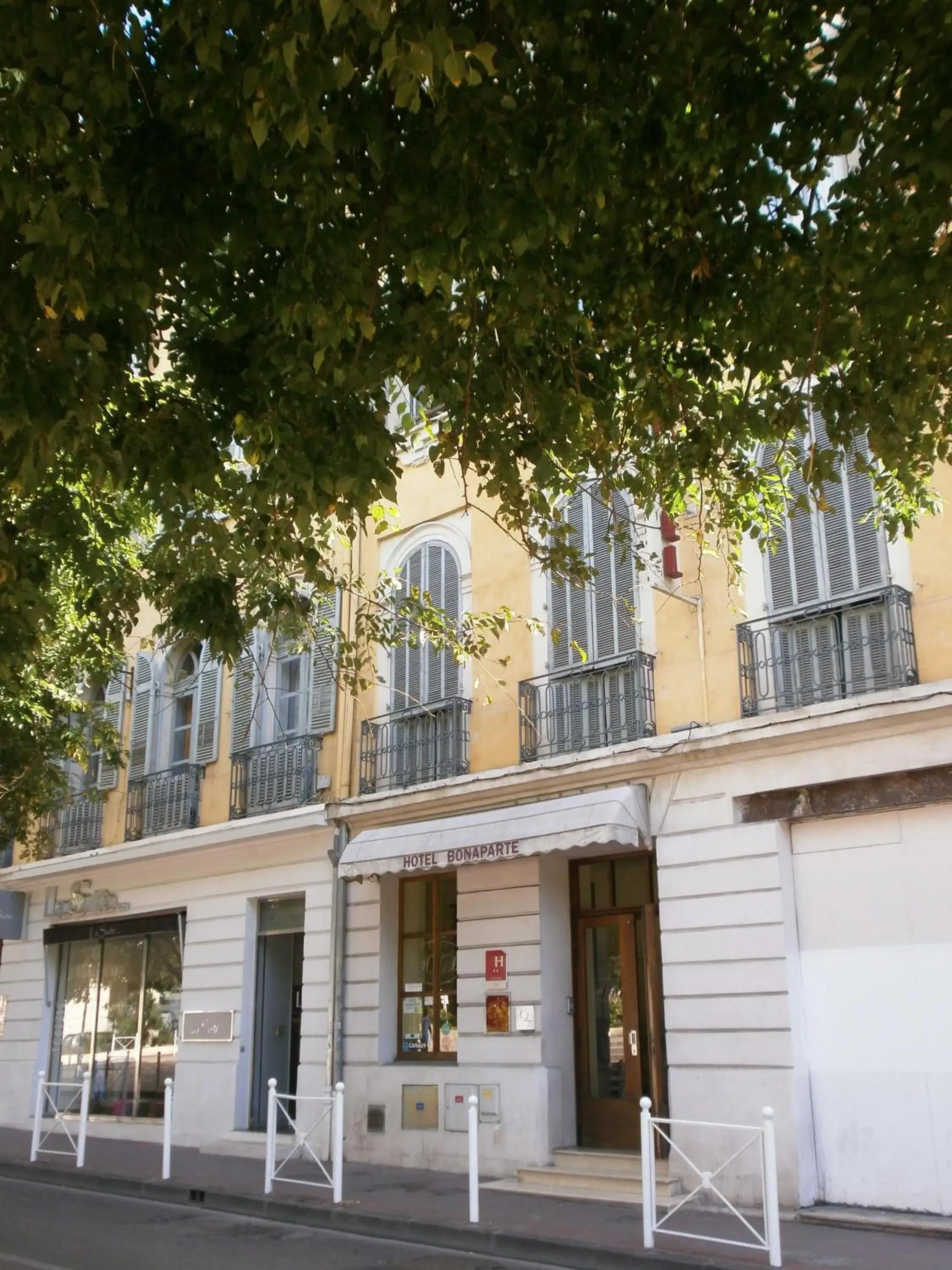 Facade/entrance, Property Building in Hôtel Bonaparte