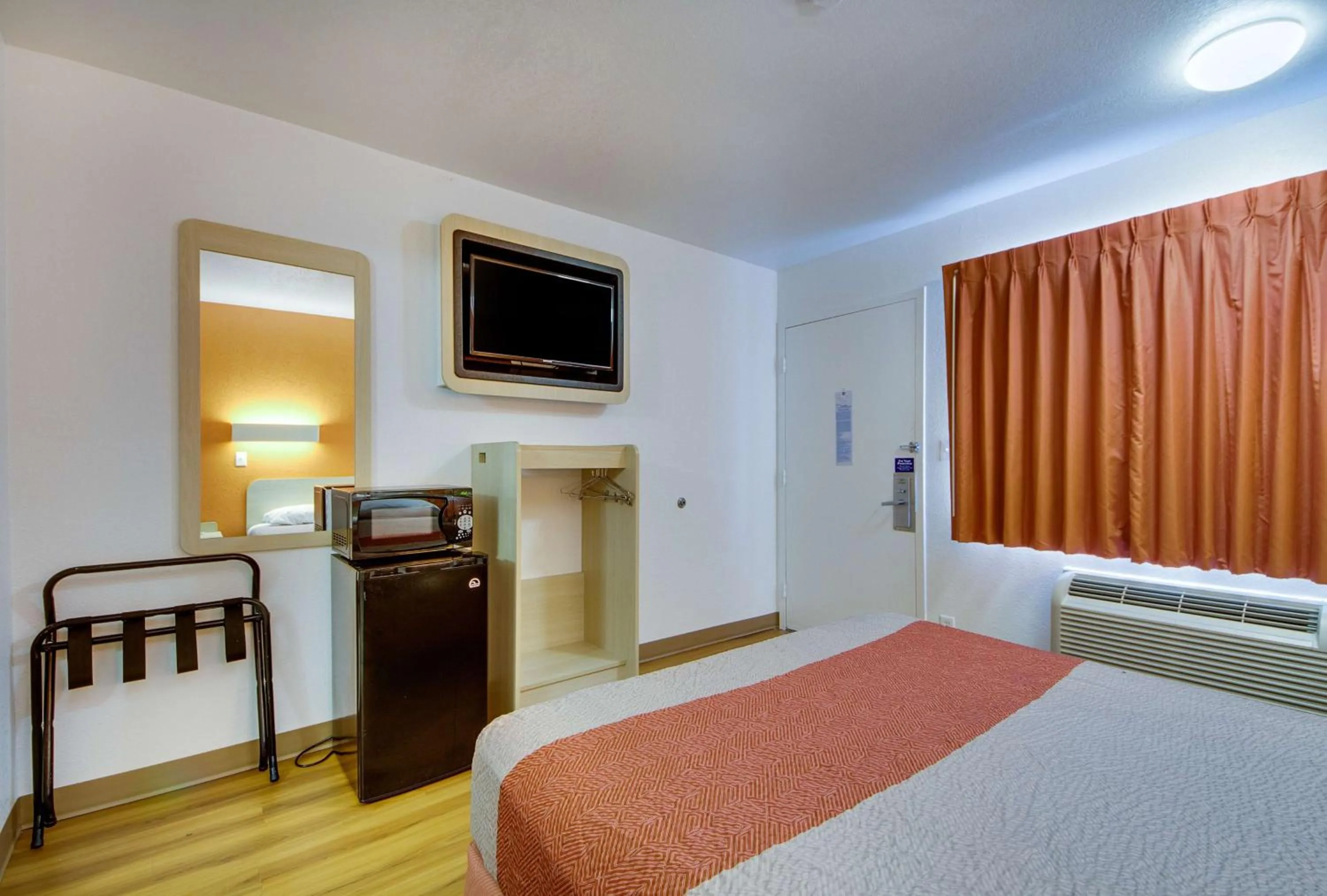 TV and multimedia, Bed in Avera Suites