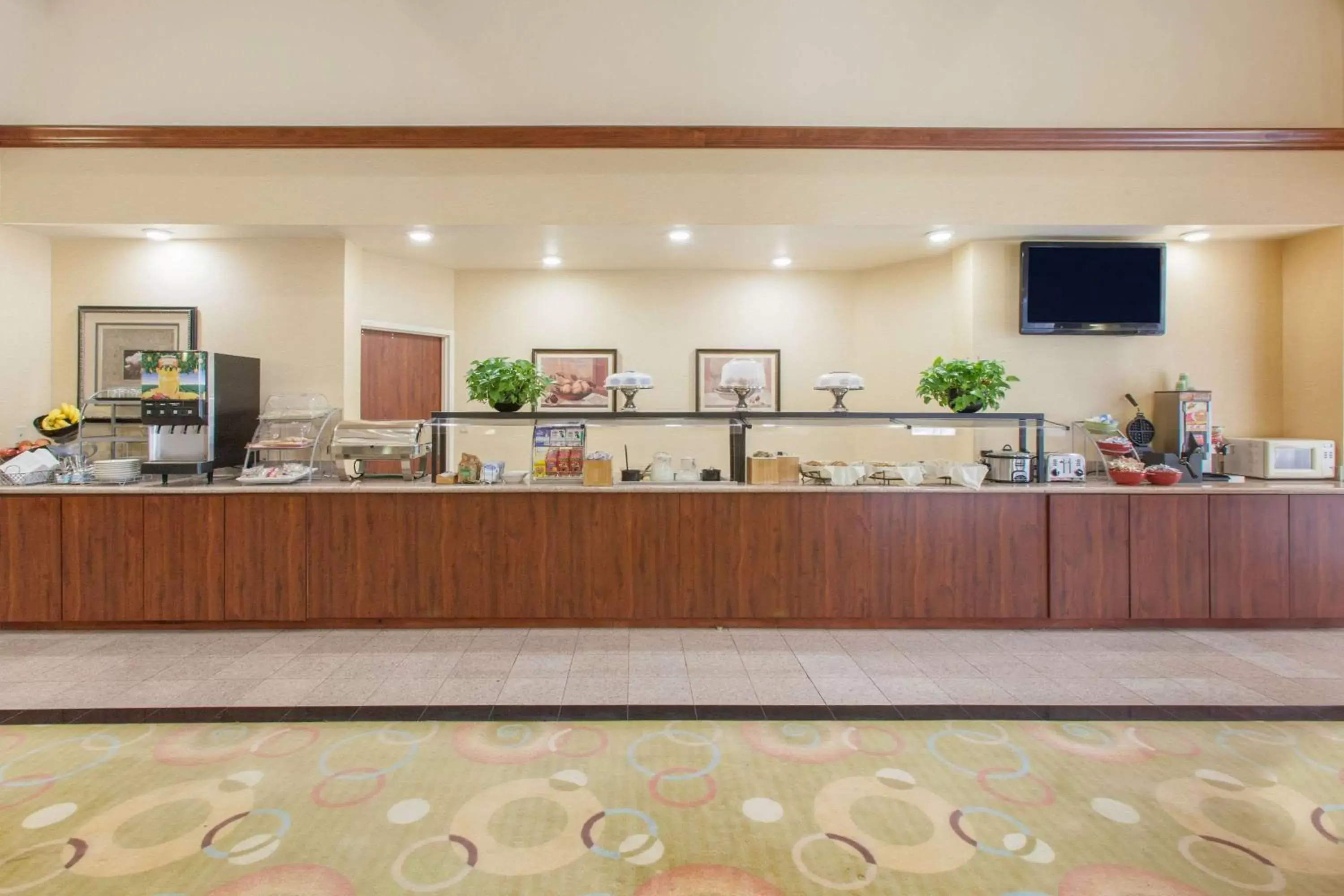Restaurant/places to eat in Hawthorn Suites Midwest City