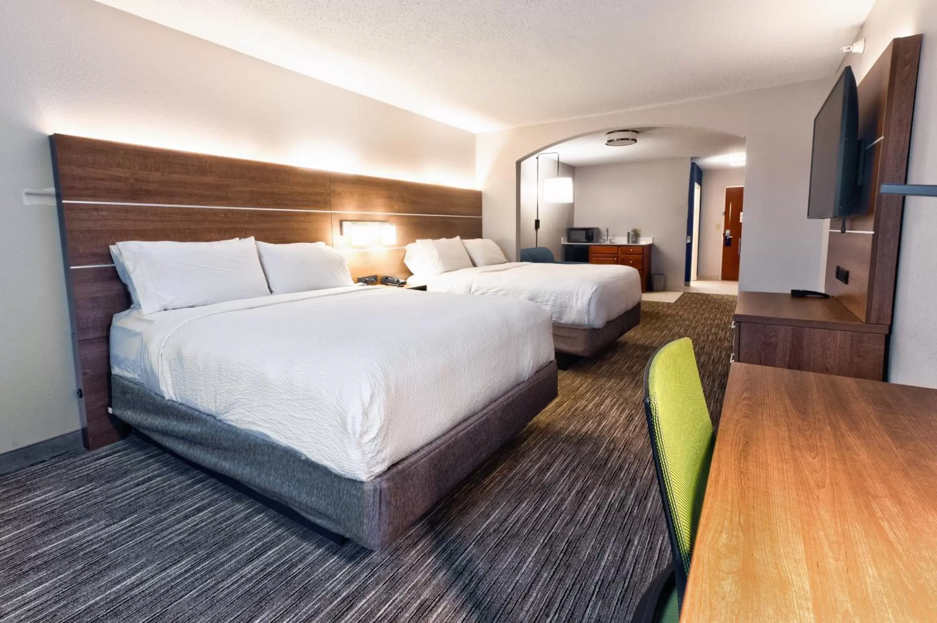 Photo of the whole room, Bed in Holiday Inn Express Hotel & Suites Goshen, an IHG Hotel