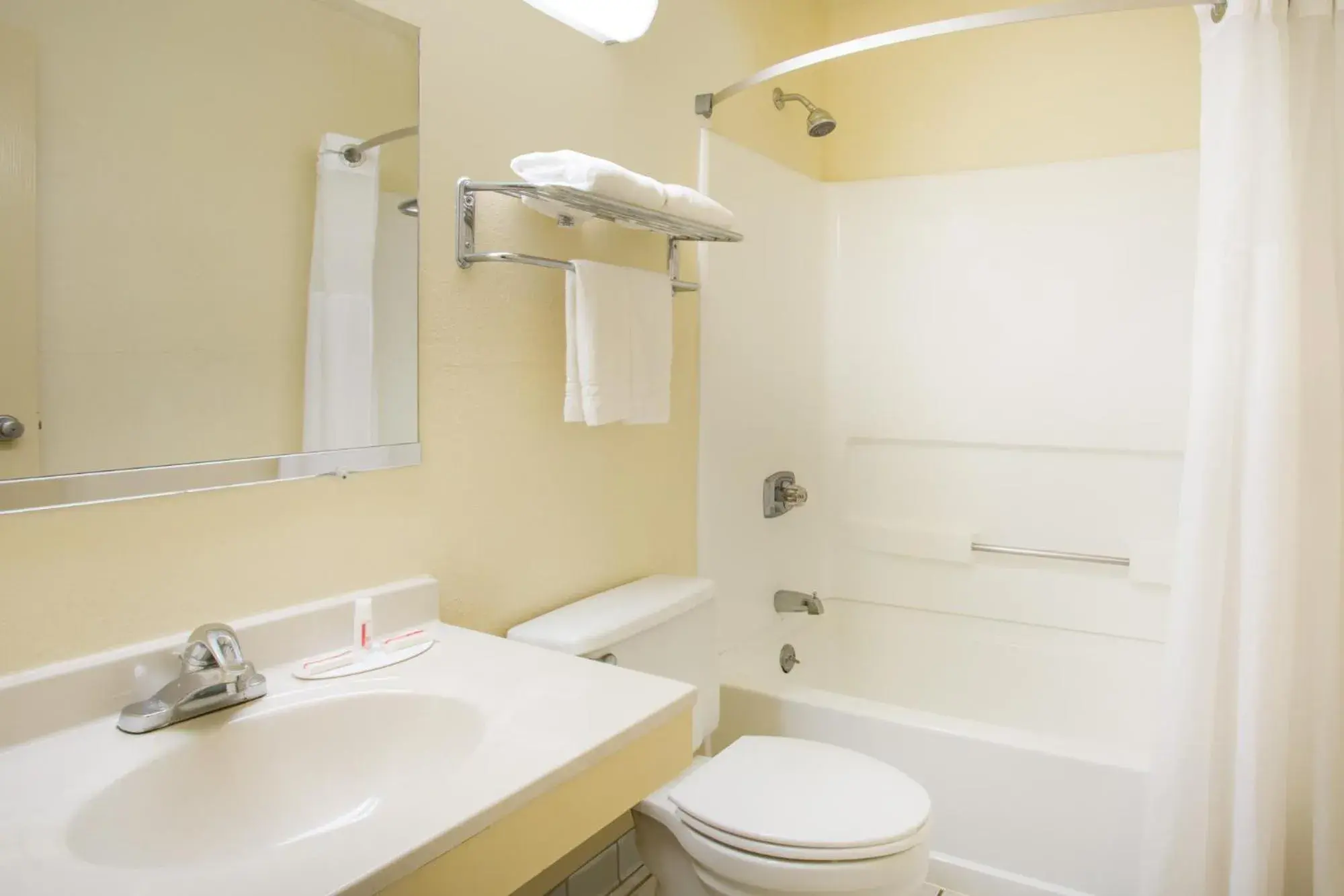 Queen Room - Non-Smoking in Super 8 by Wyndham Lexington VA Queen Room - Non-Smoking in Super 8 by Wyndham Lexington VA