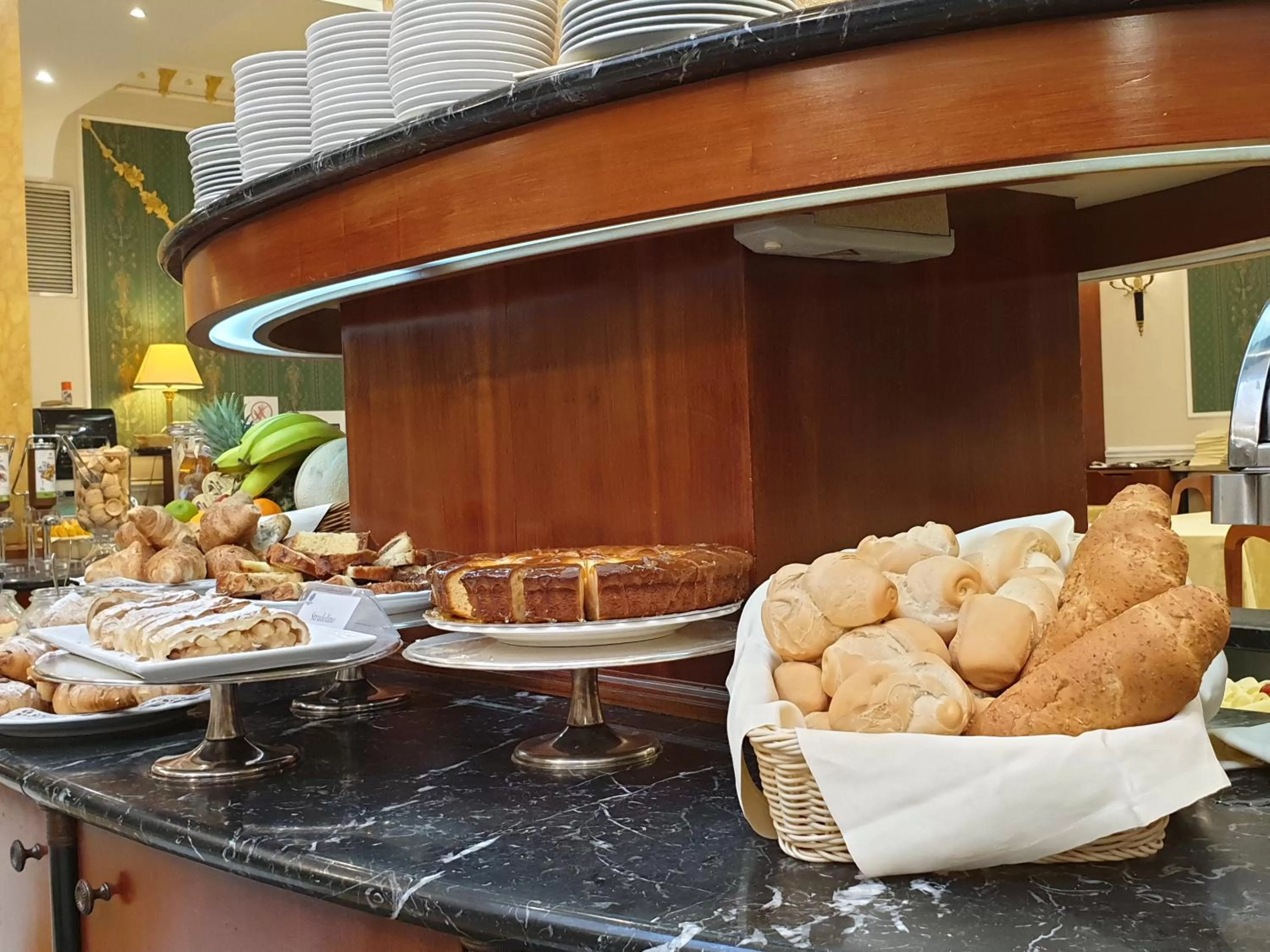 Continental breakfast in Zanhotel Europa