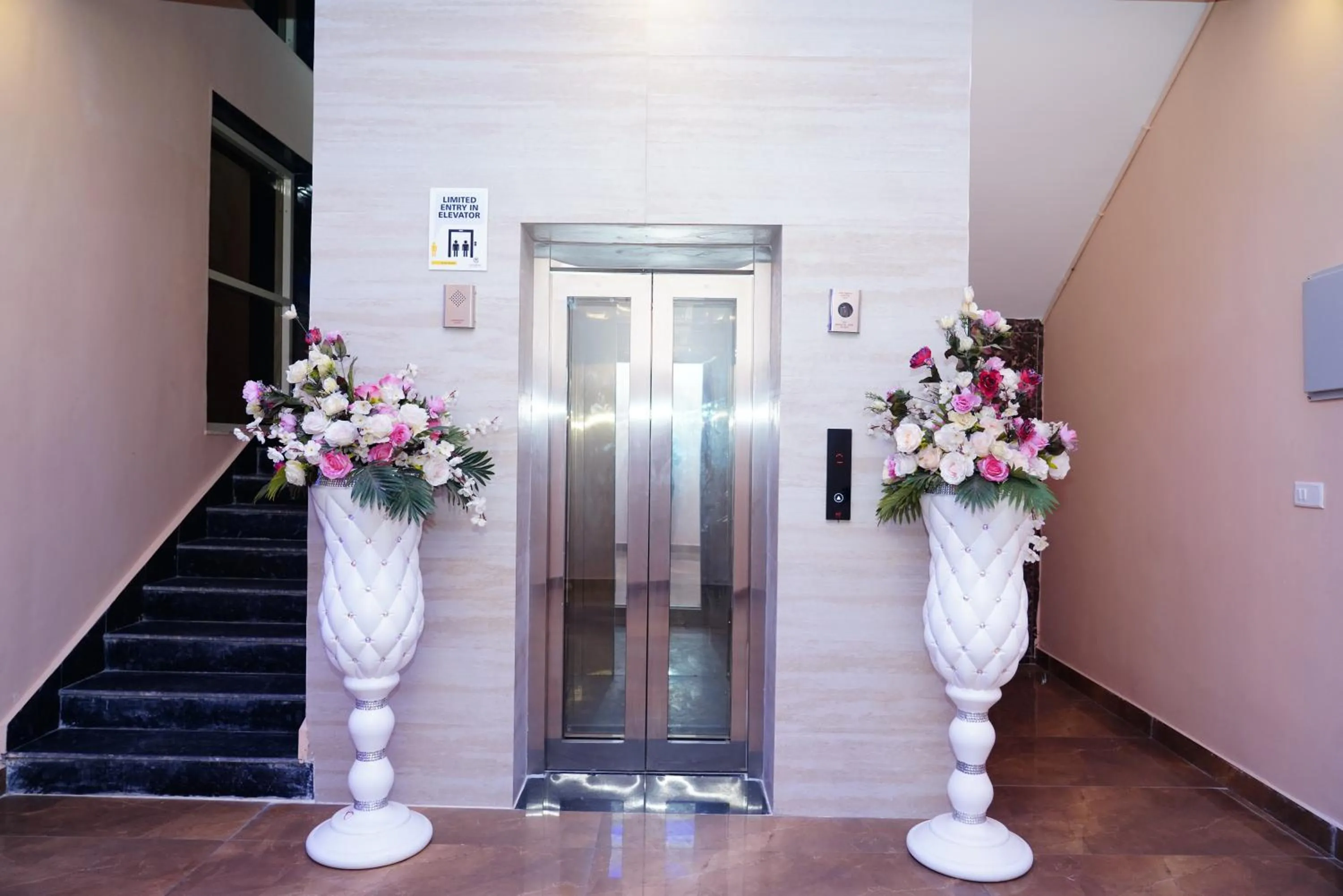 Facade/entrance in ExpoMart Inn