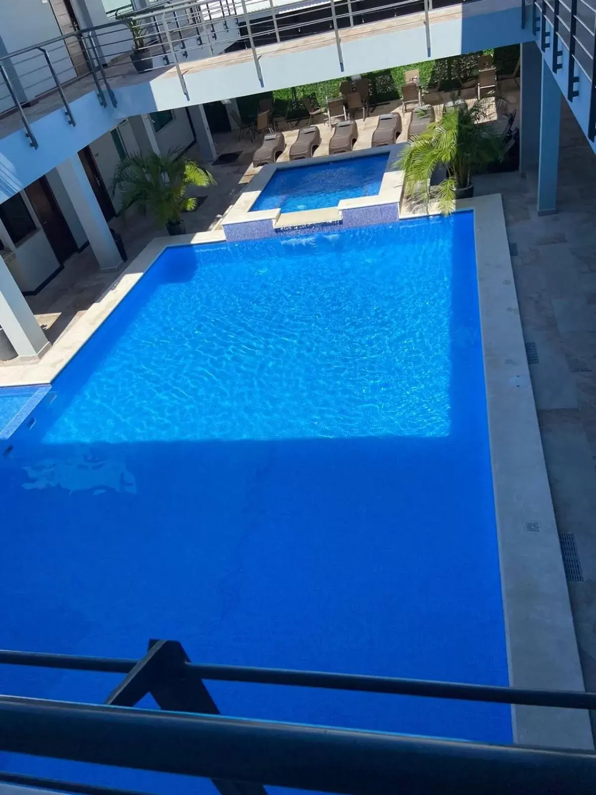 Swimming pool, Pool View in Hotel Cayuga