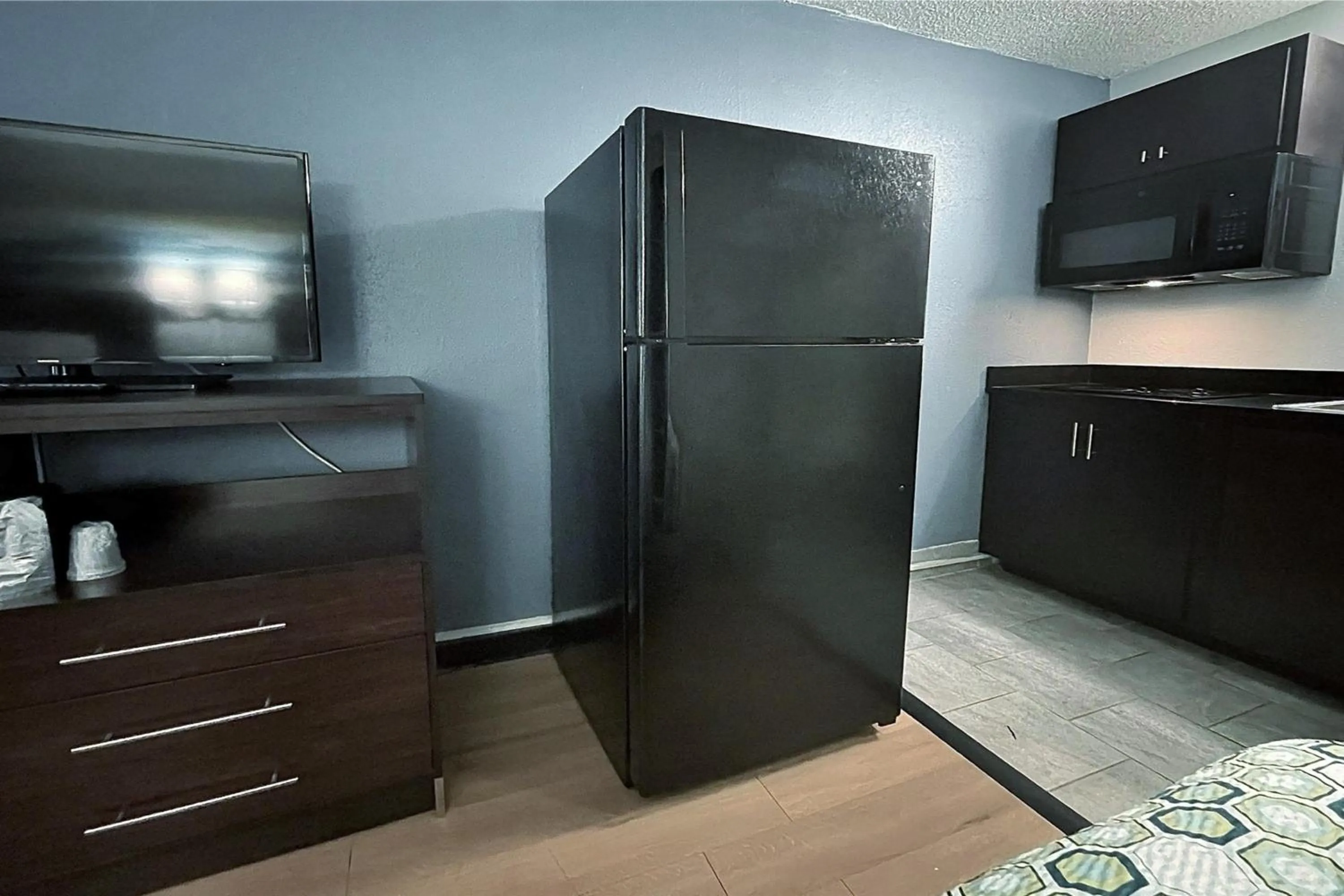 Bedroom in HomeTowne Studios by Red Roof Augusta