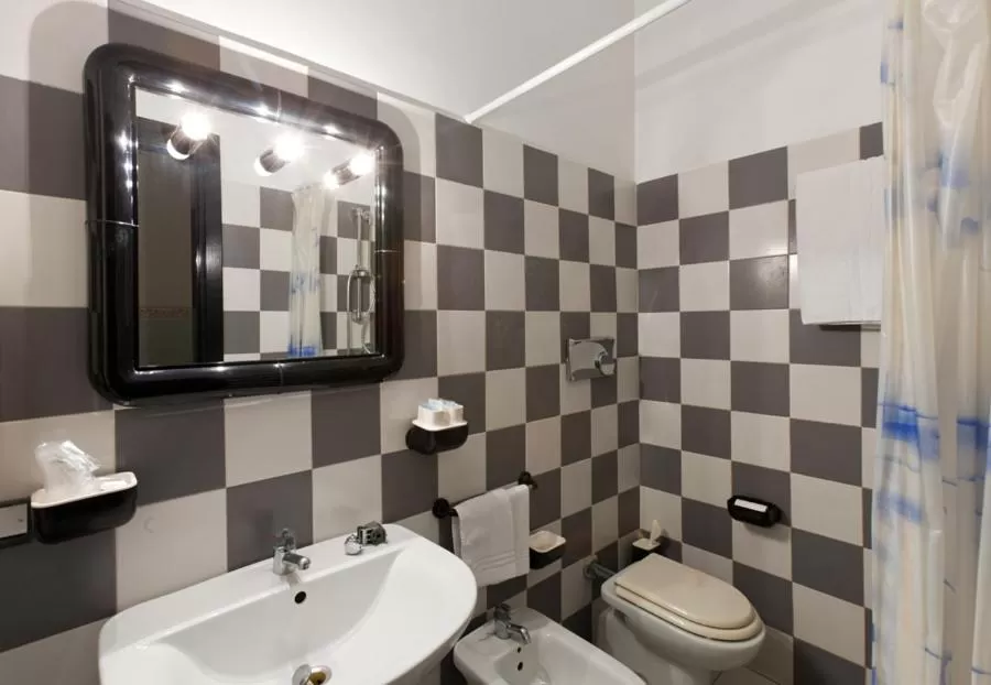 Shower in Hotel Letizia