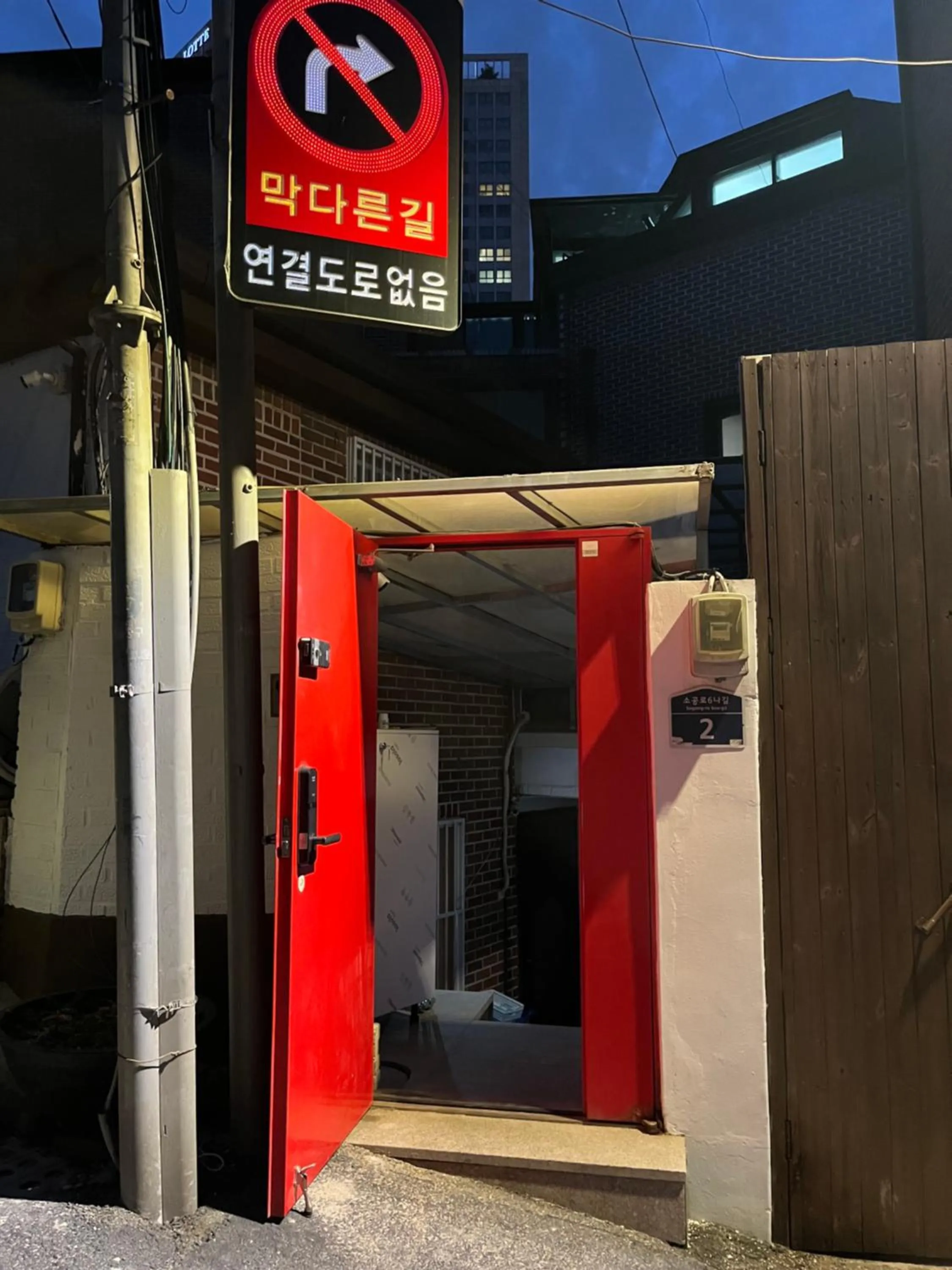 Facade/entrance in B My Guesthouse