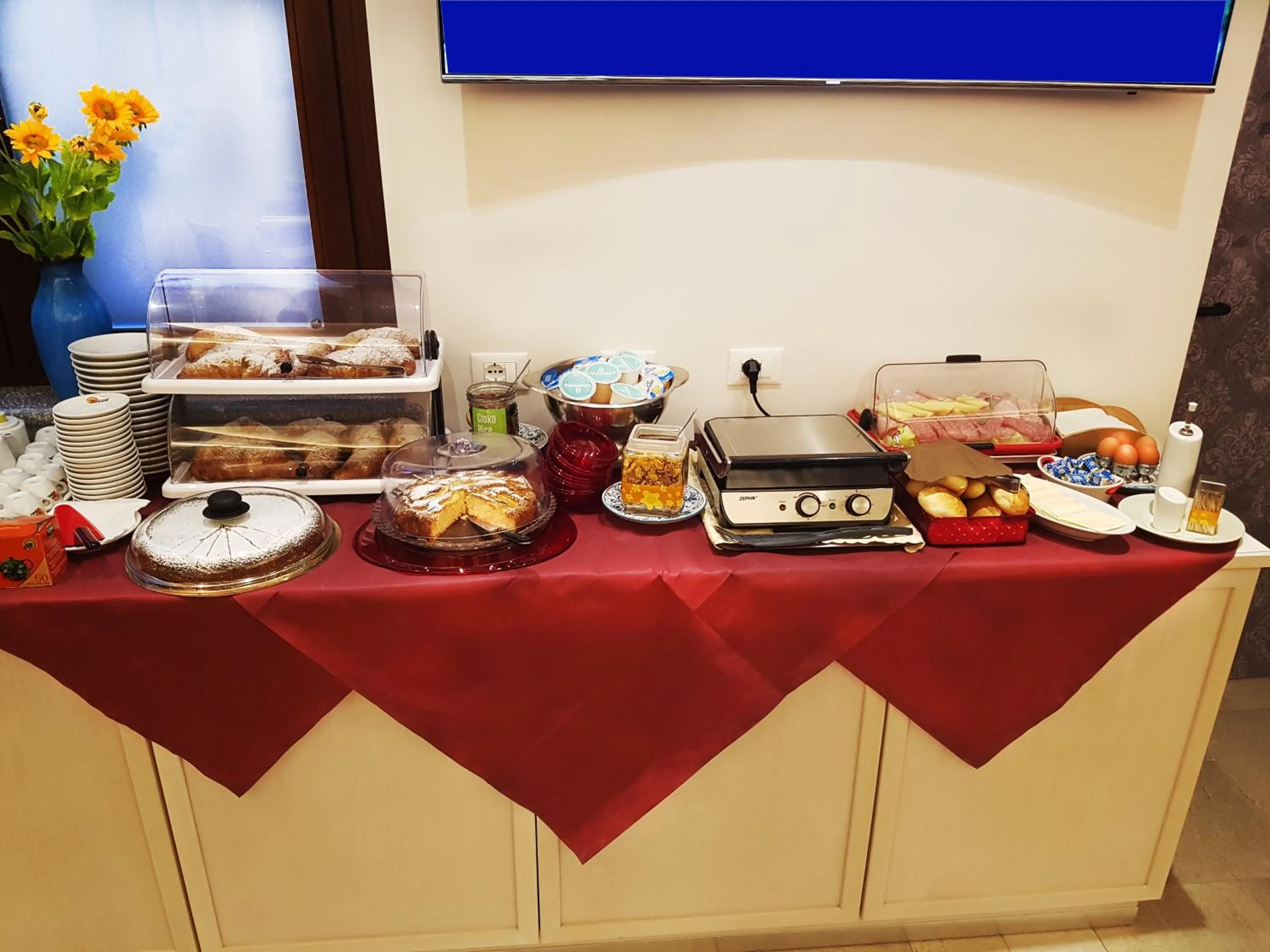 Continental breakfast in Hotel La Giara