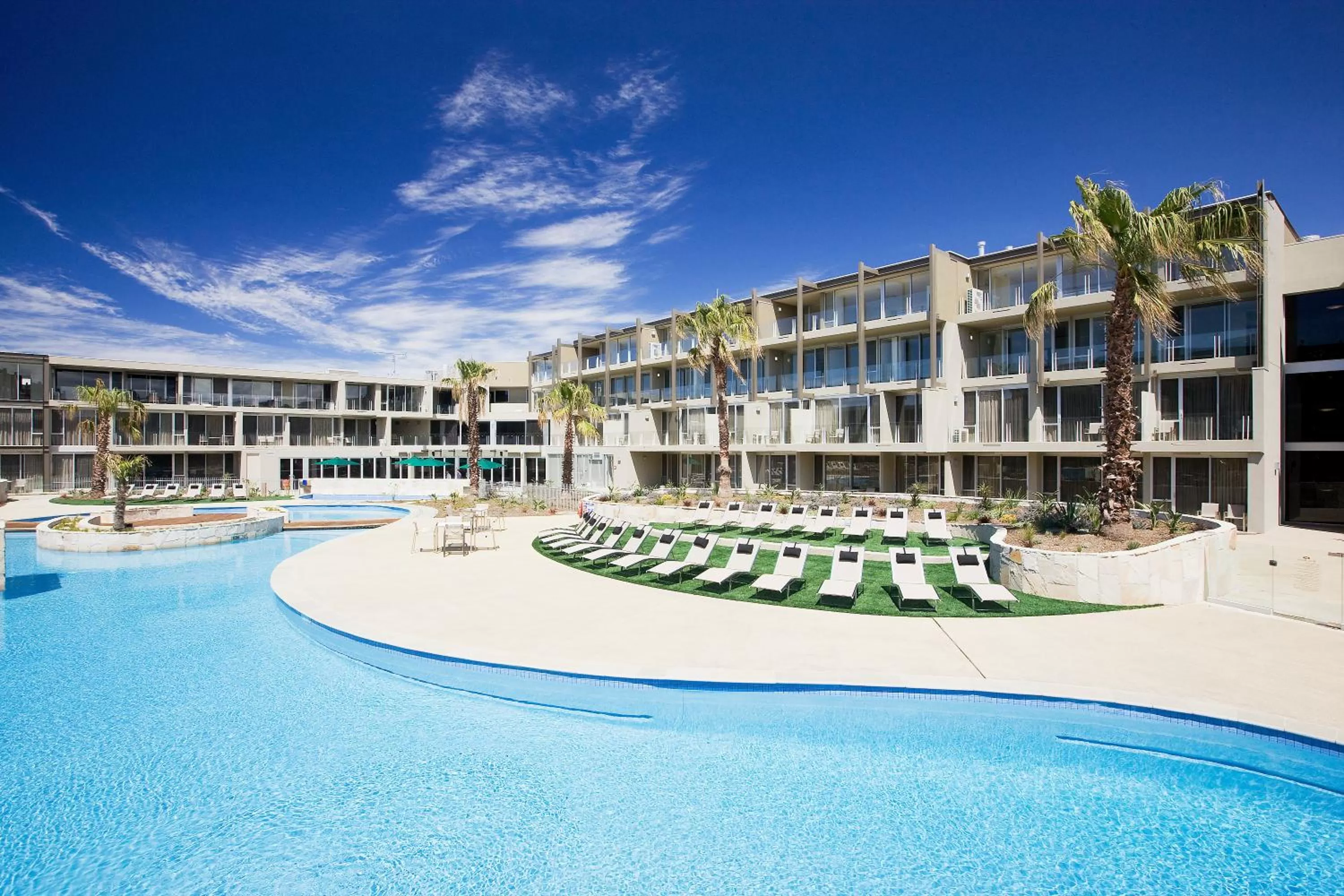 Swimming pool in Wyndham Resort Torquay