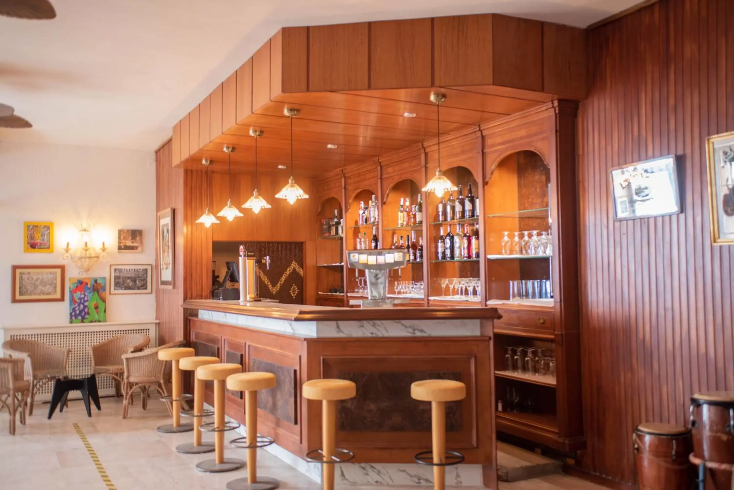 Lounge or bar, Lounge/Bar in Hotel Roger de Flor by Seleqtta