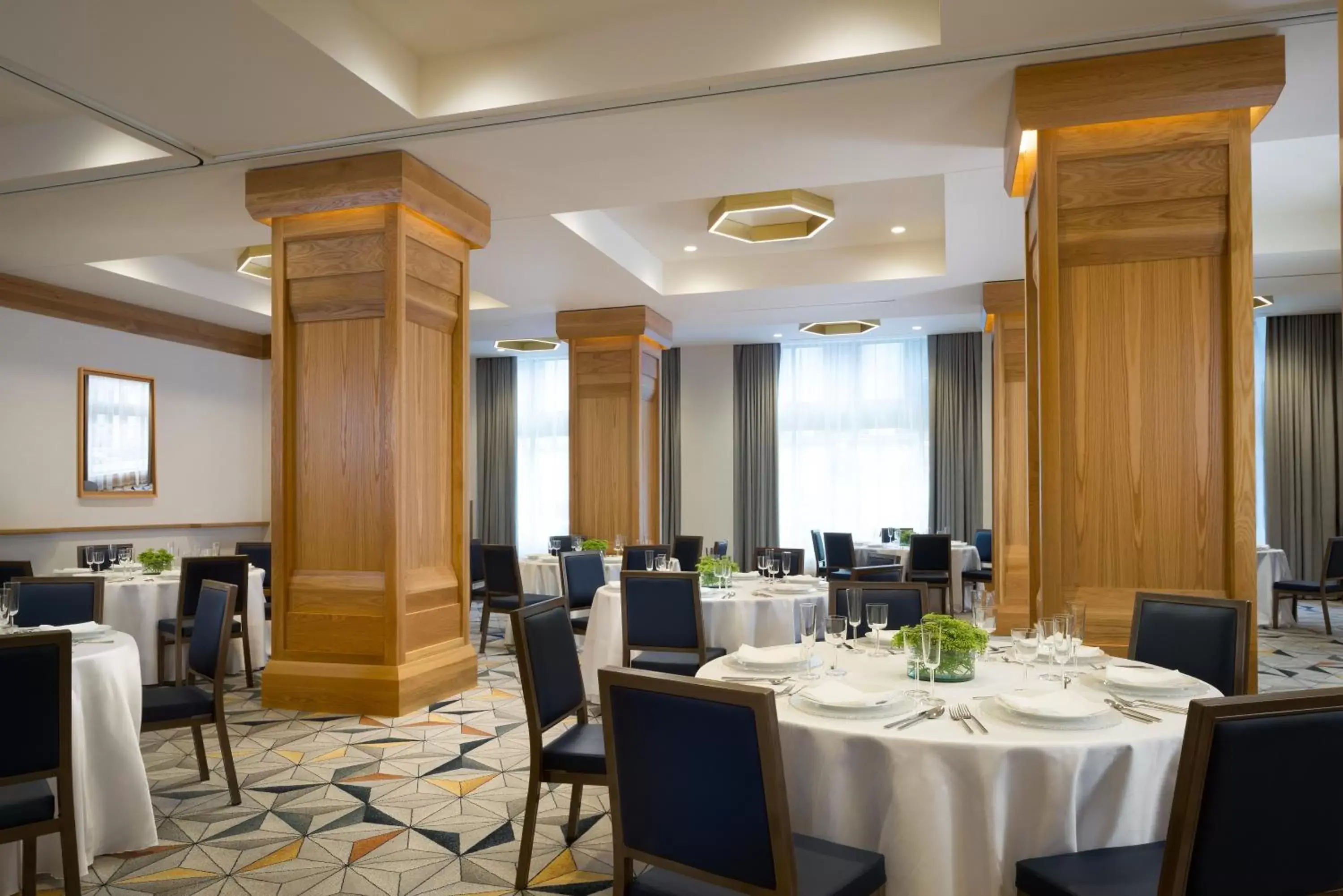 Meeting/conference room, Restaurant/Places to Eat in Kimpton Schofield Hotel, an IHG Hotel