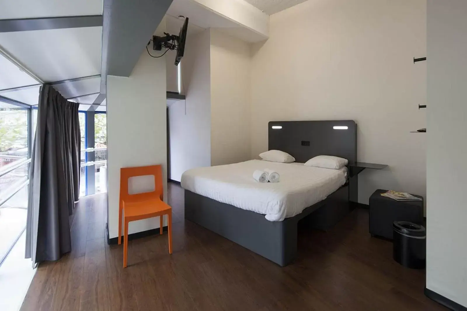 Bedroom, Bed in easyHotel Rotterdam City Centre