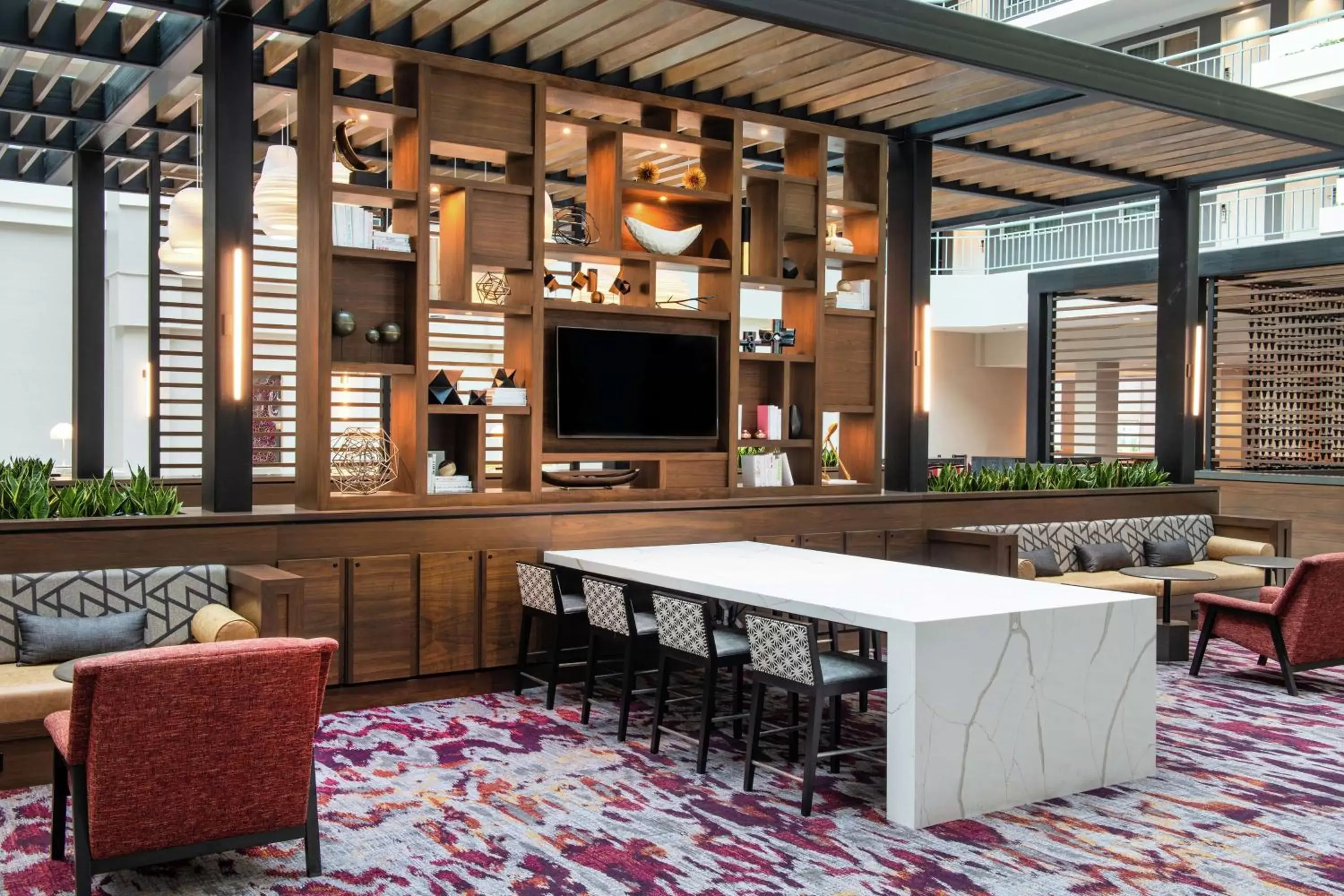 Lobby or reception, TV/Entertainment Center in Embassy Suites by Hilton Walnut Creek