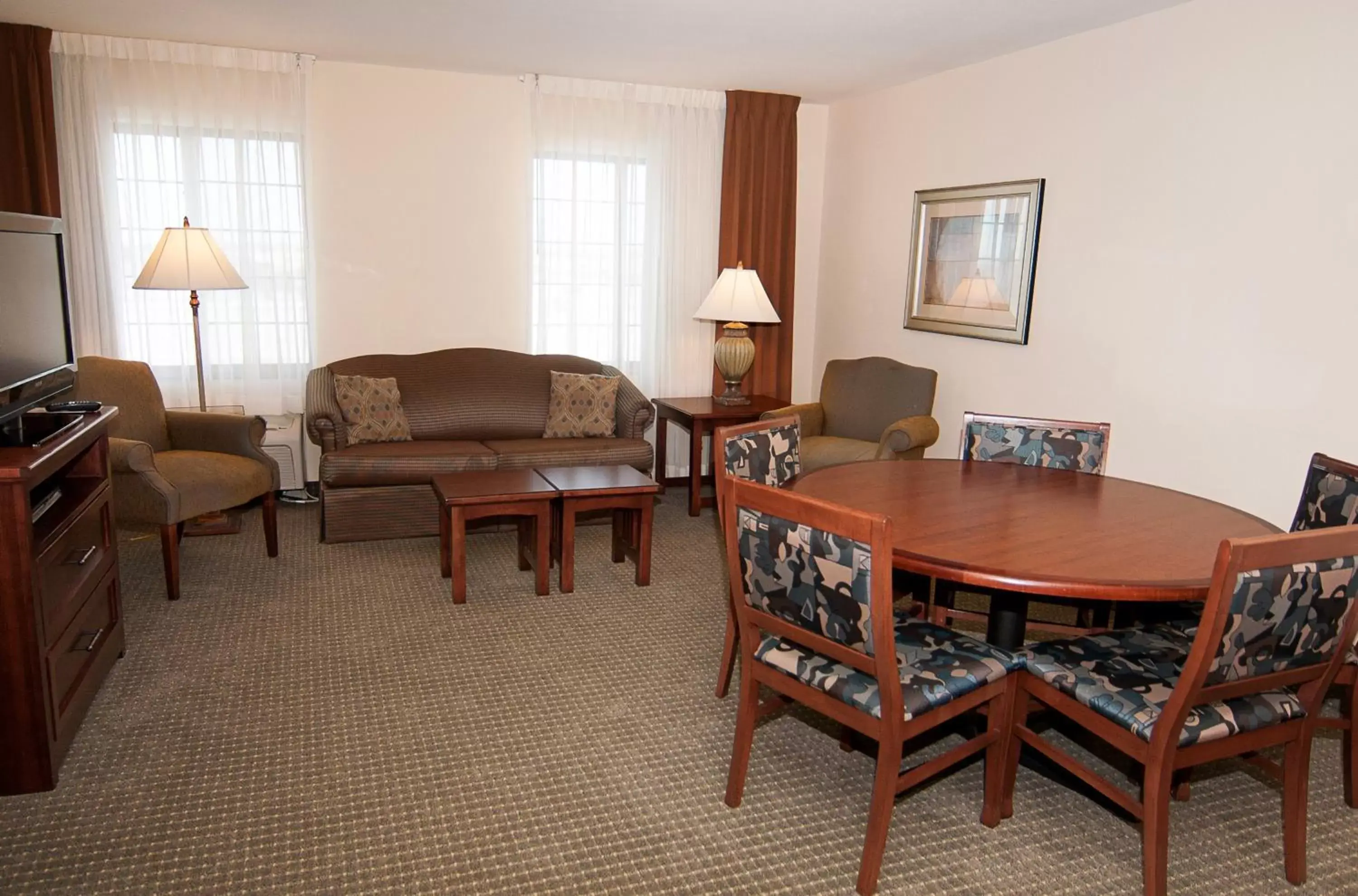Photo of the whole room, Seating Area in Staybridge Suites Wichita, an IHG Hotel
