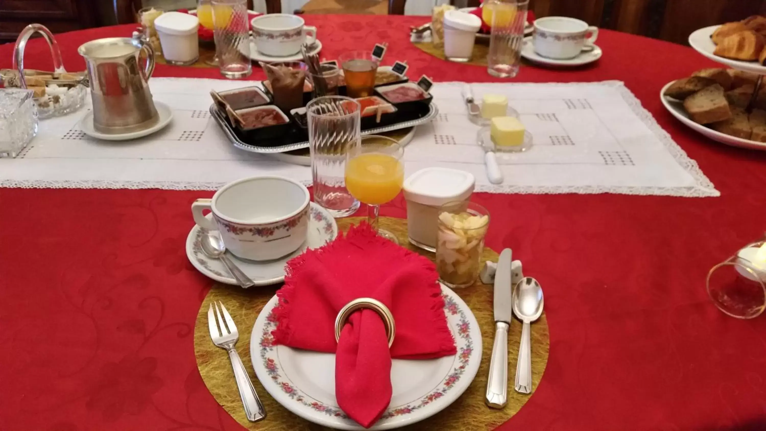 Buffet breakfast in Le Clos de La Muse