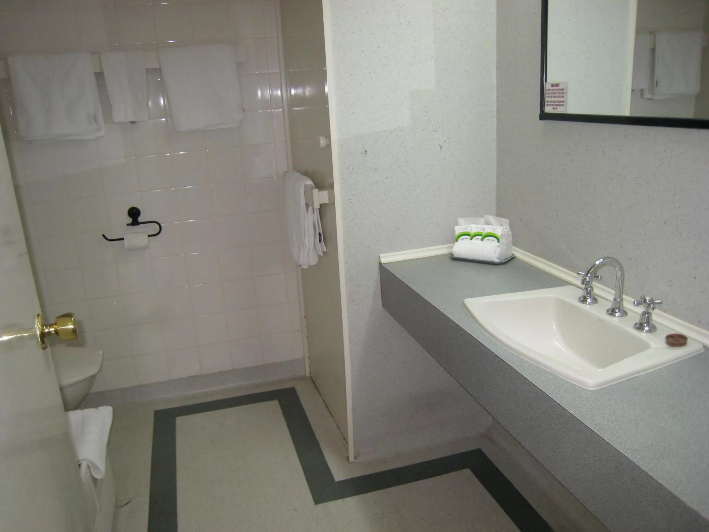 Bathroom in Parklane Motel