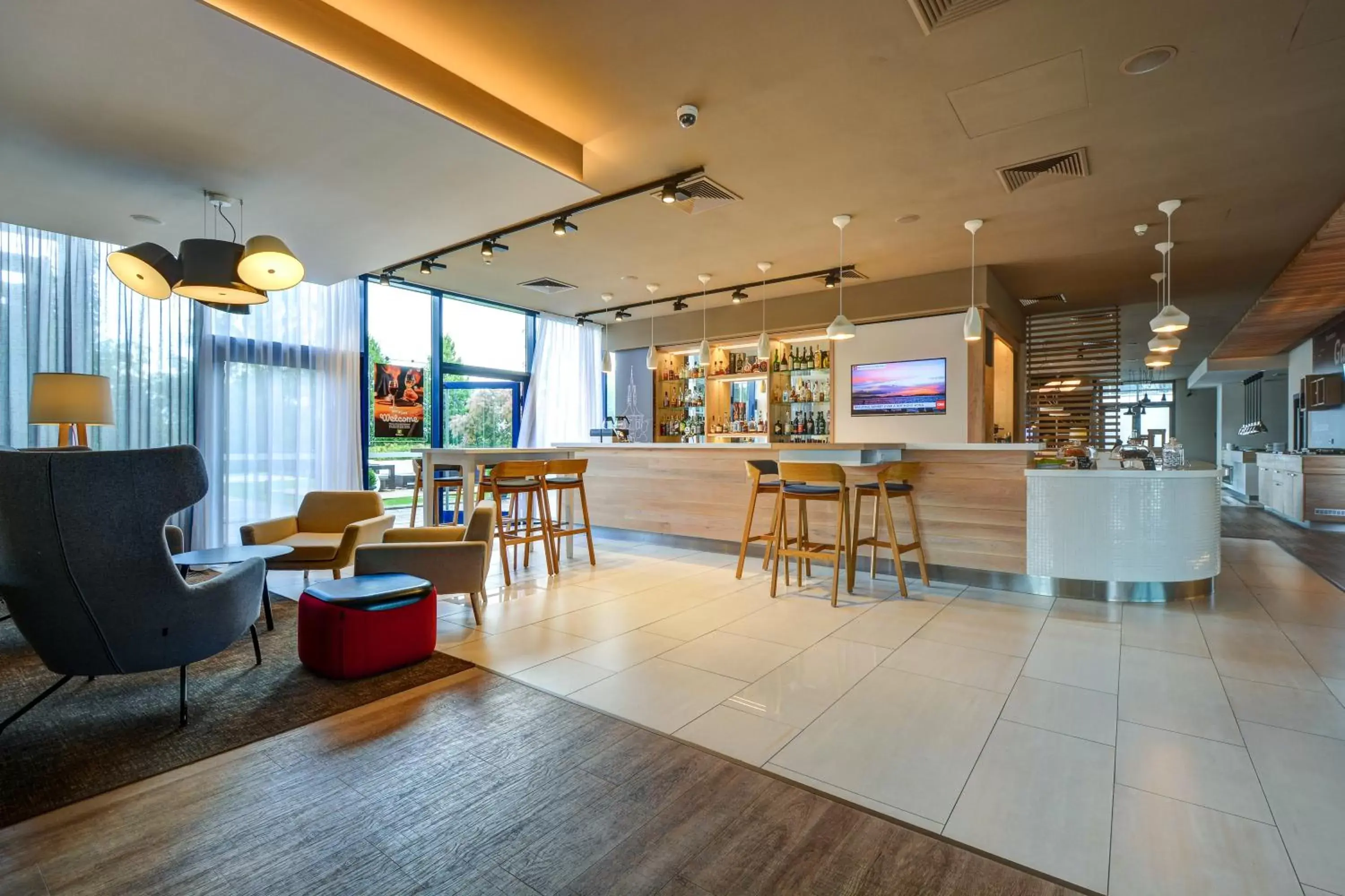 Lounge or bar, Lounge/Bar in Holiday Inn Prague Airport, an IHG Hotel