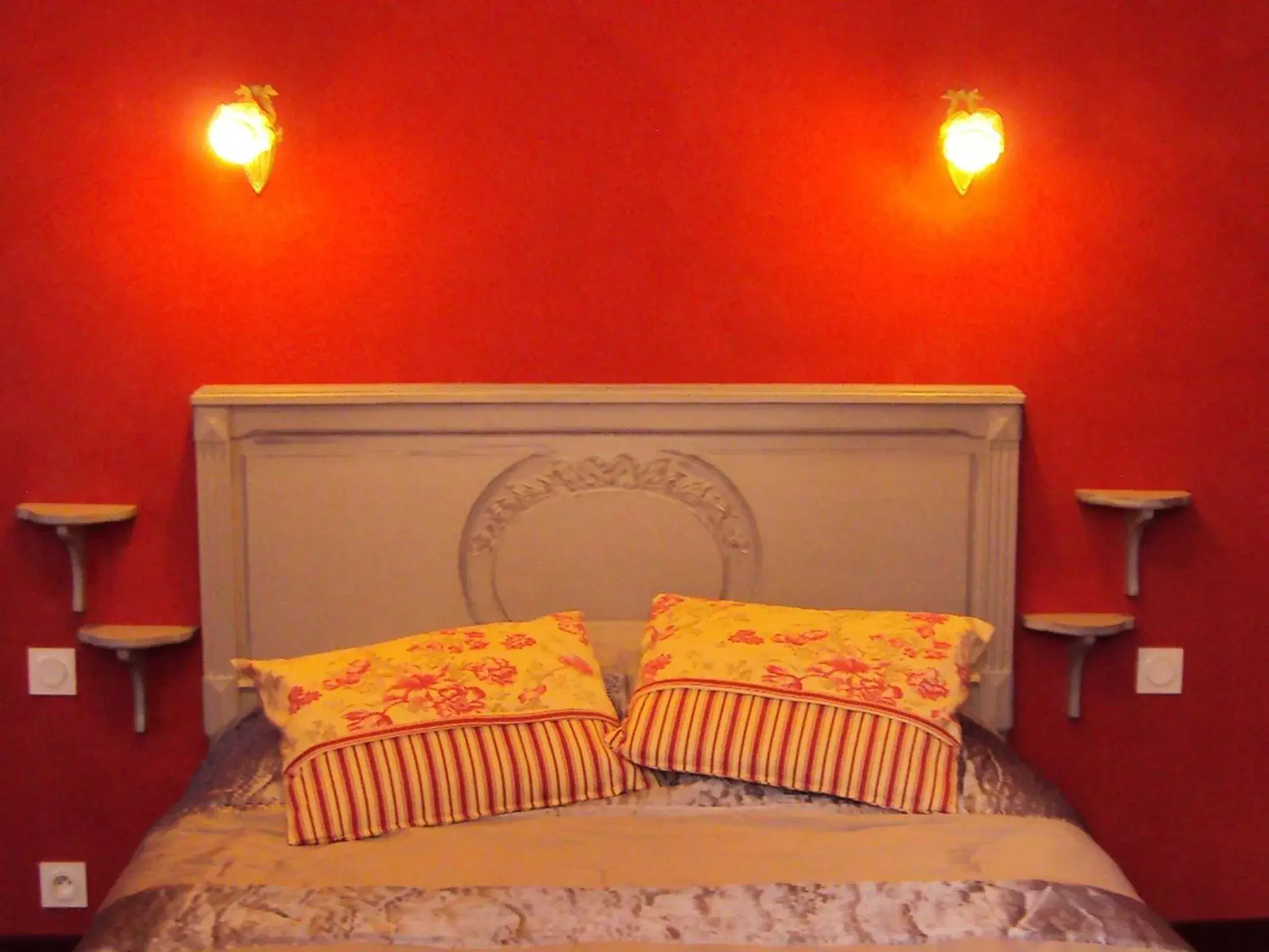 Decorative detail, Bed in Les Chambres des Dames