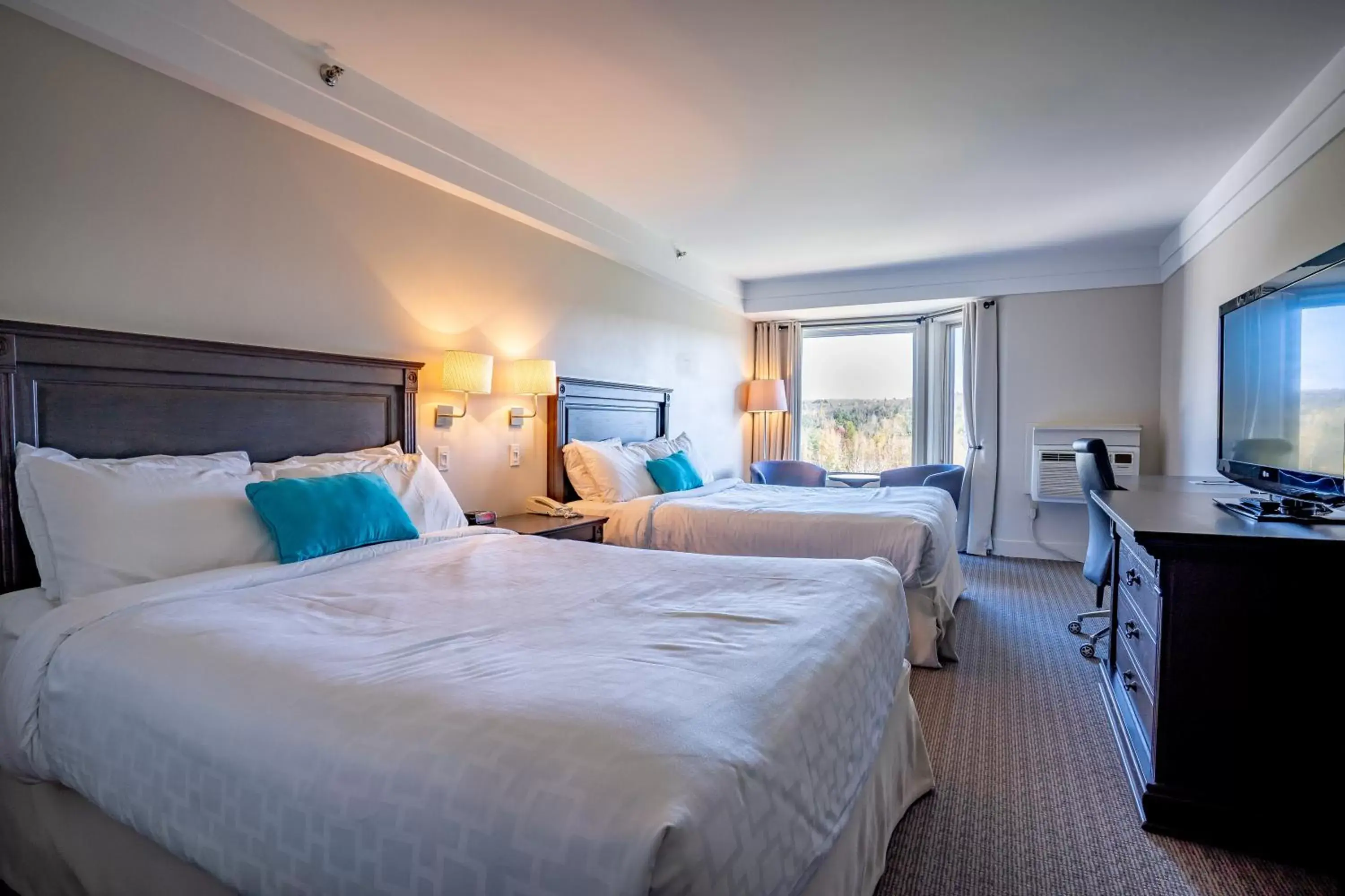 Bedroom, Bed in Manoir des Sables Hôtel & Golf
