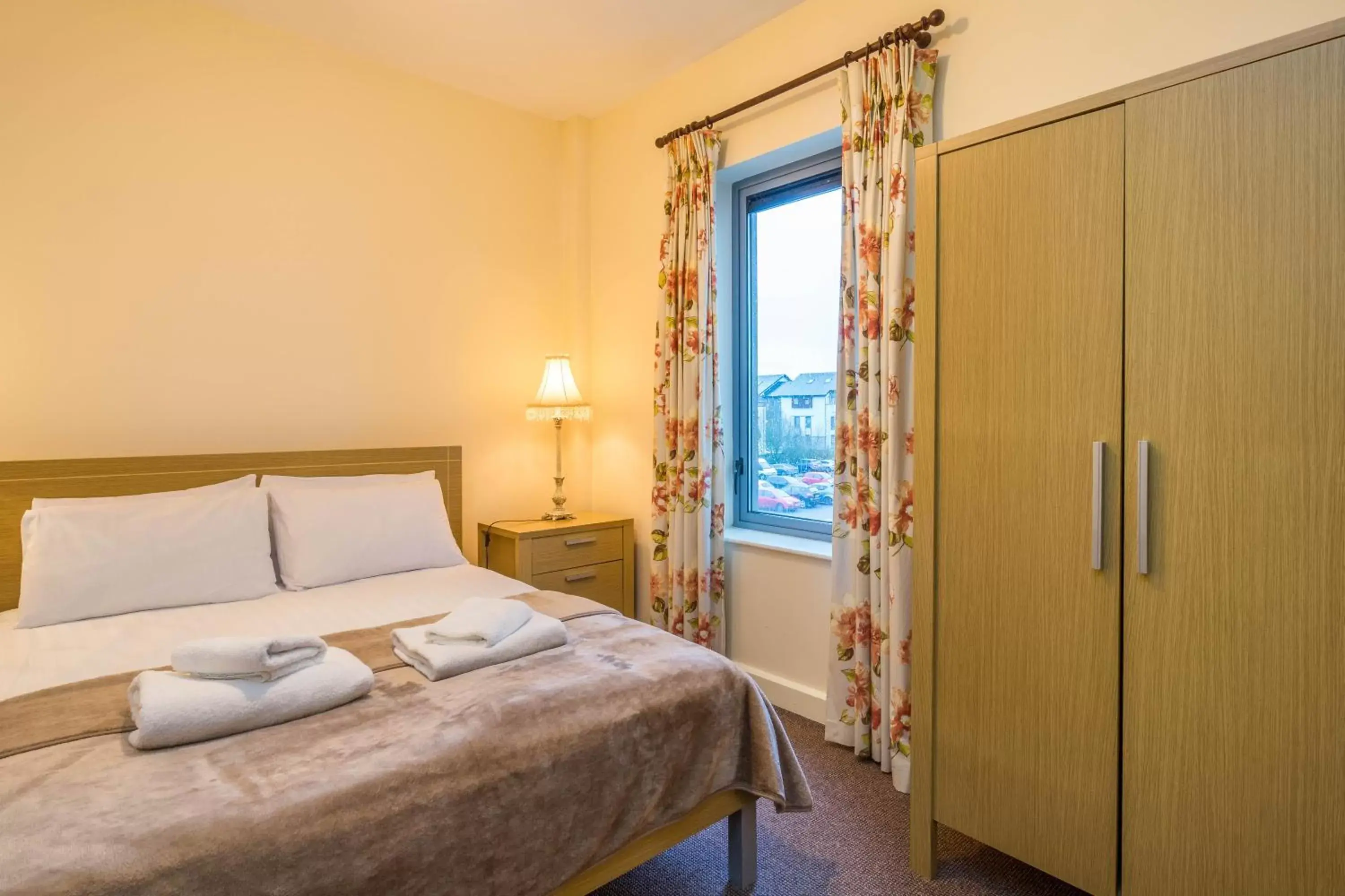 Bedroom, Bed in The Courtyard Apartments