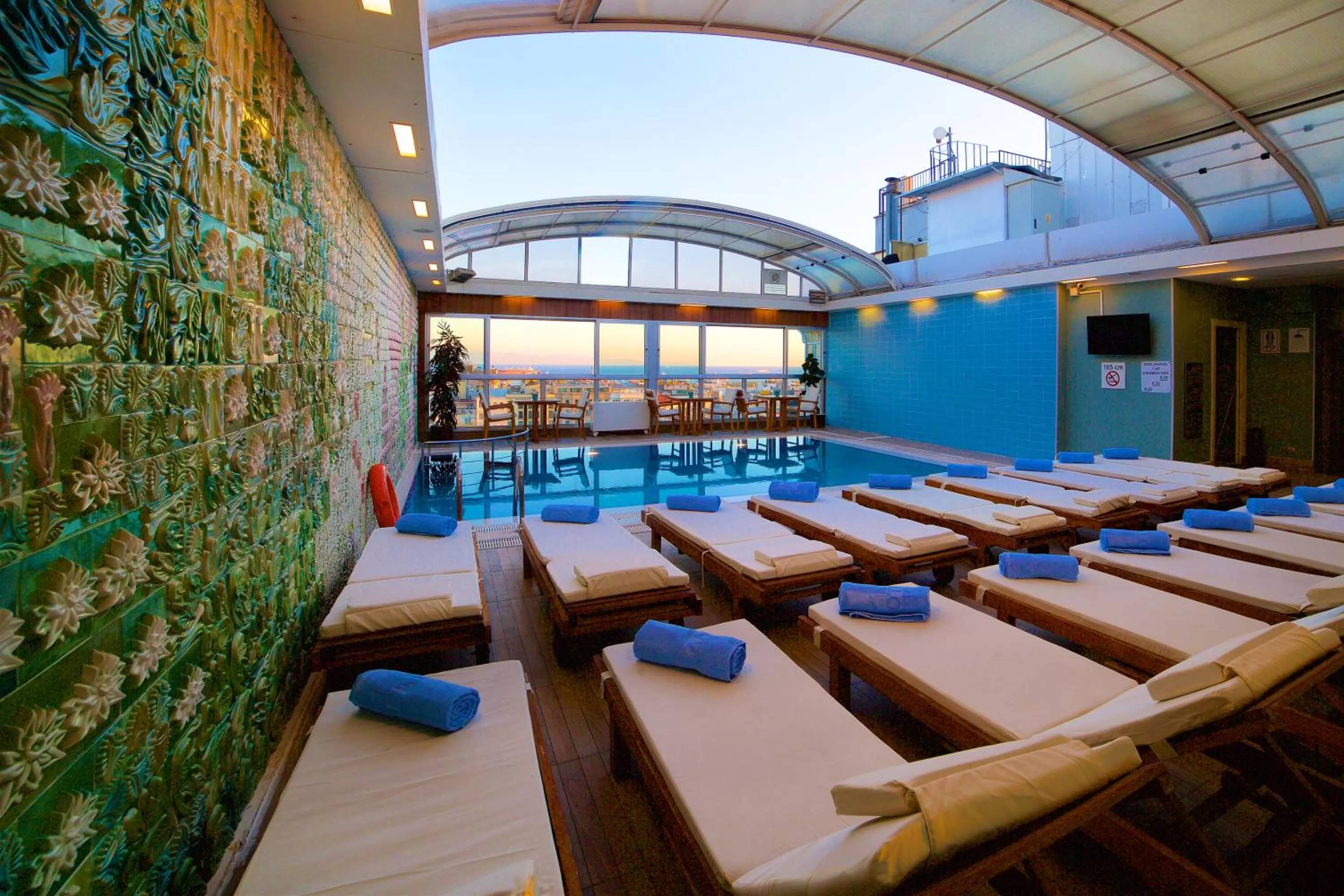 Swimming pool in Zagreb Hotel