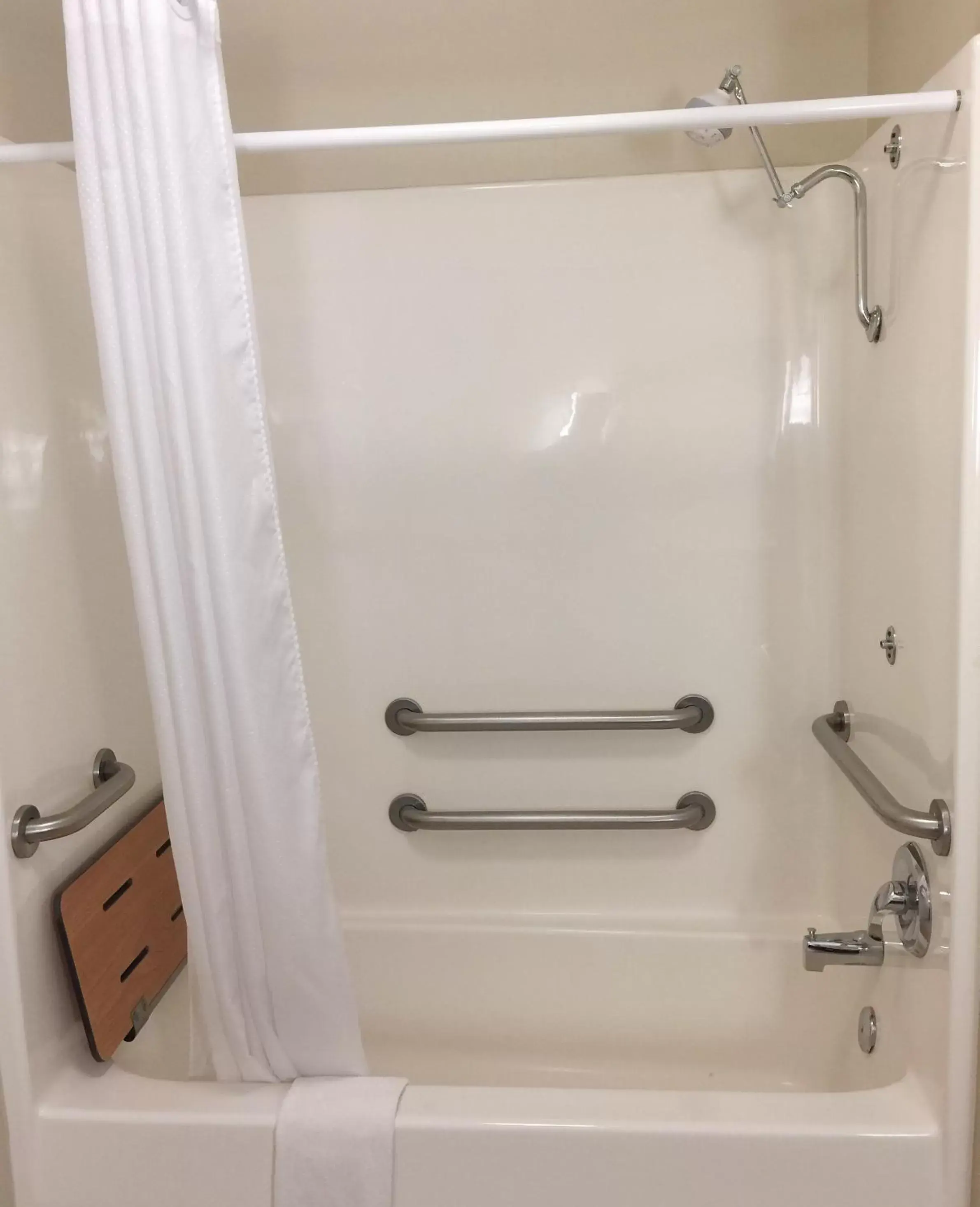 Area and facilities, Bathroom in Country Inn & Suites by Radisson, Bel Air/Aberdeen, MD