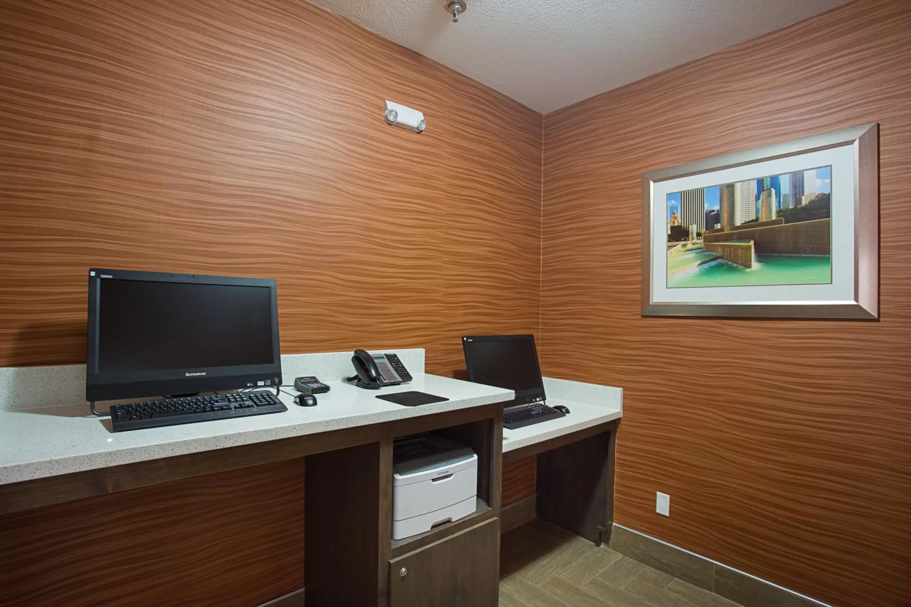 Business facilities in La Quinta by Wyndham Houston Channelview