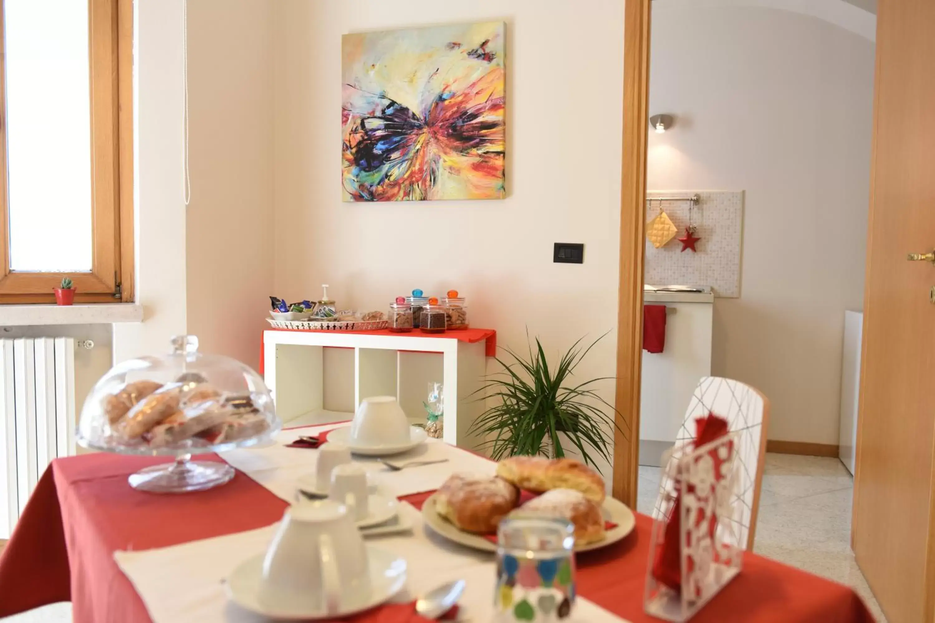 Photo of the whole room, Dining Area in B&B La Dimora di Iside