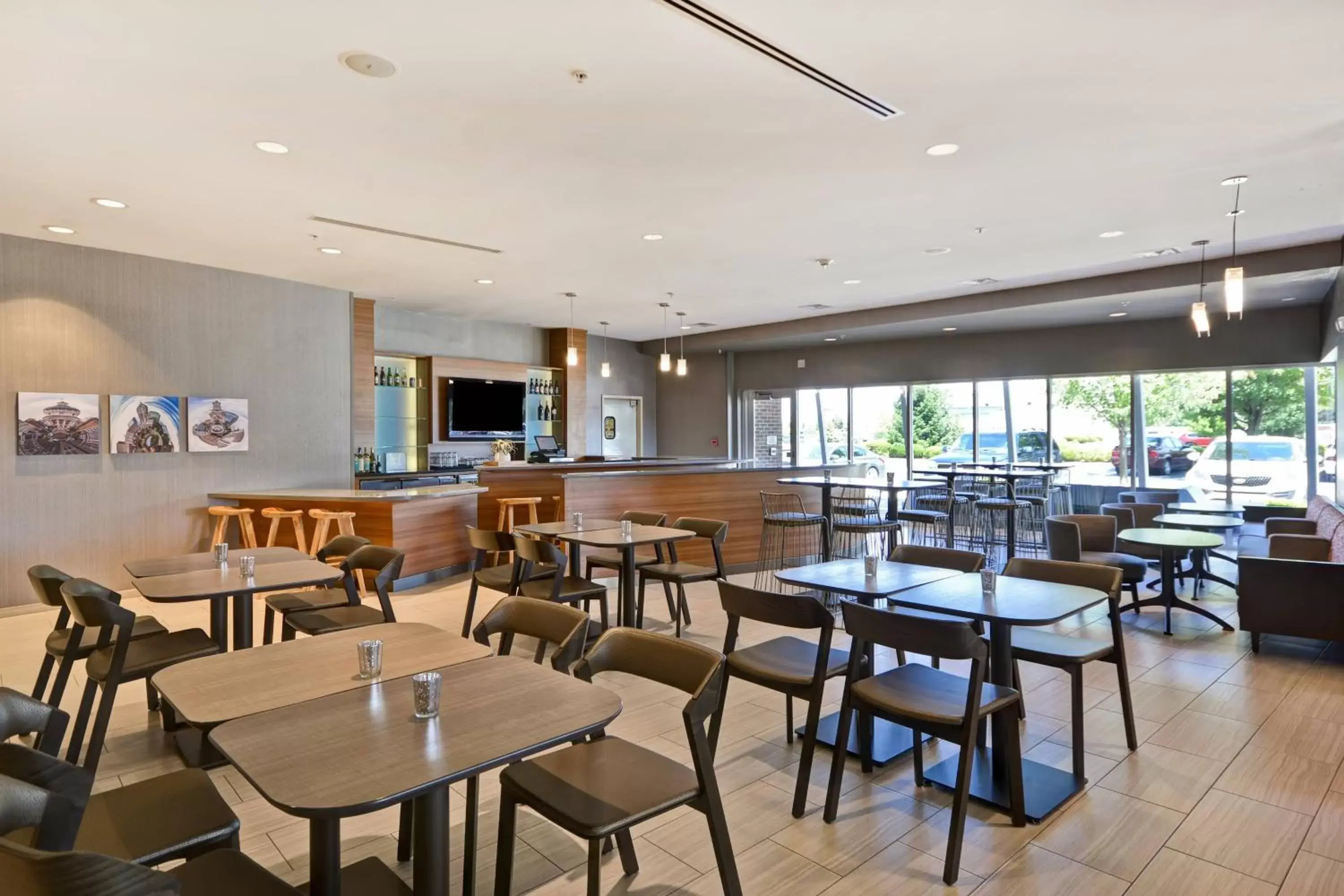 Lobby or reception, Restaurant/Places to Eat in SpringHill Suites by Marriott Indianapolis Airport/Plainfield