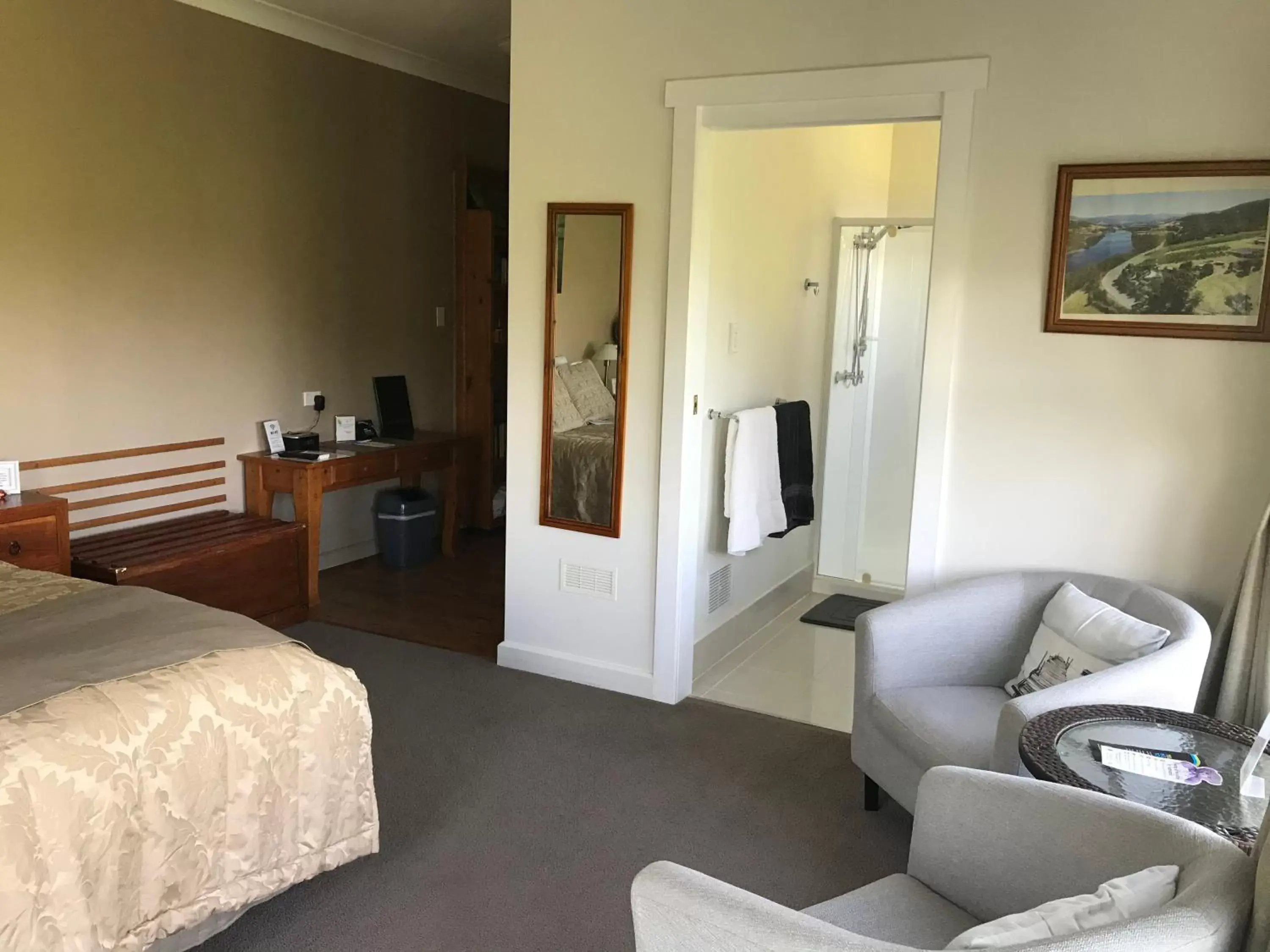 River Room in Hillside Bed and Breakfast River Room in Hillside Bed and Breakfast