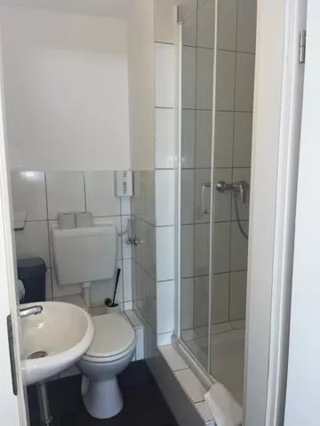 Shower in Hotel Lübecker Hof