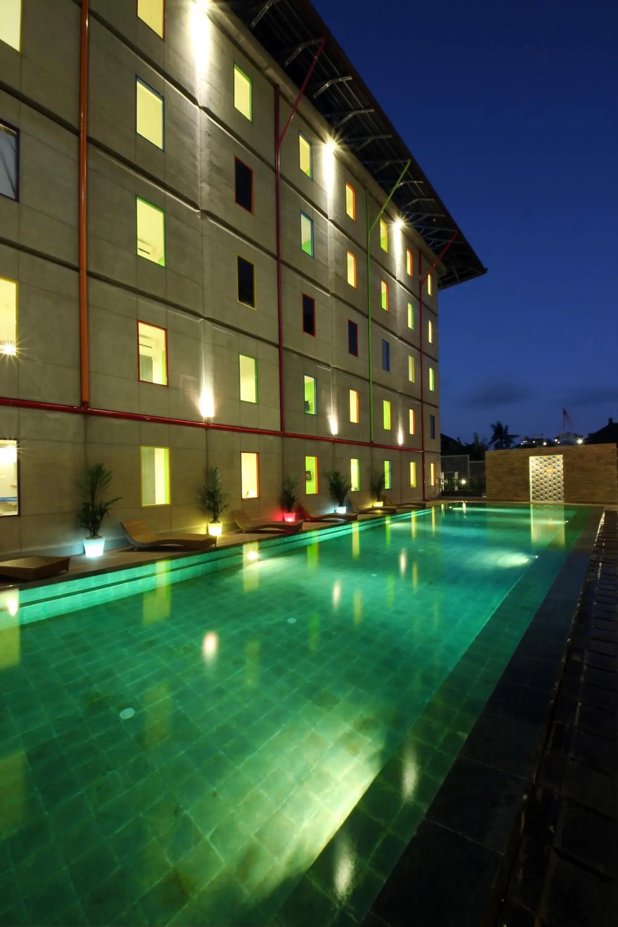 Swimming pool, Property Building in Pop! Hotel Kuta Beach