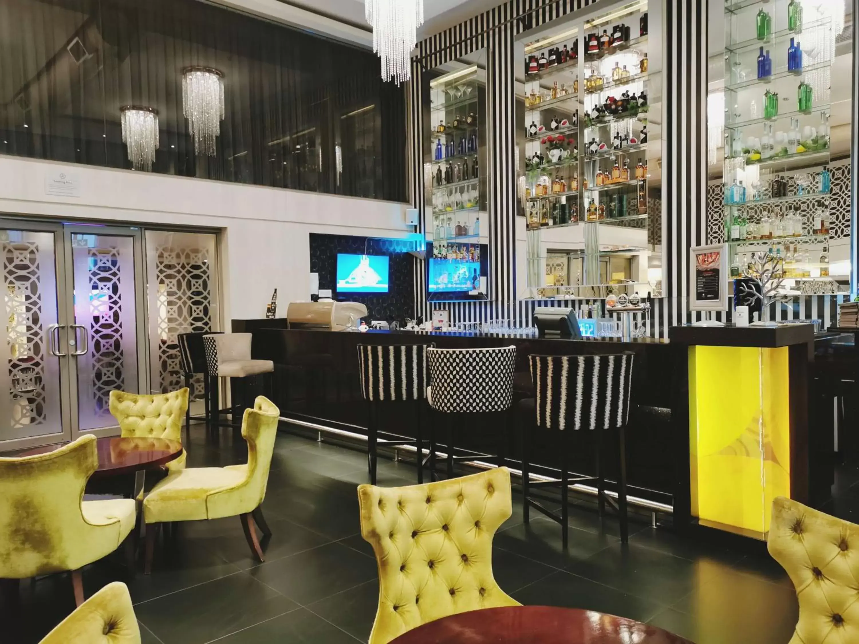 Restaurant/places to eat, Lounge/Bar in DoubleTree by Hilton Cape Town Upper Eastside