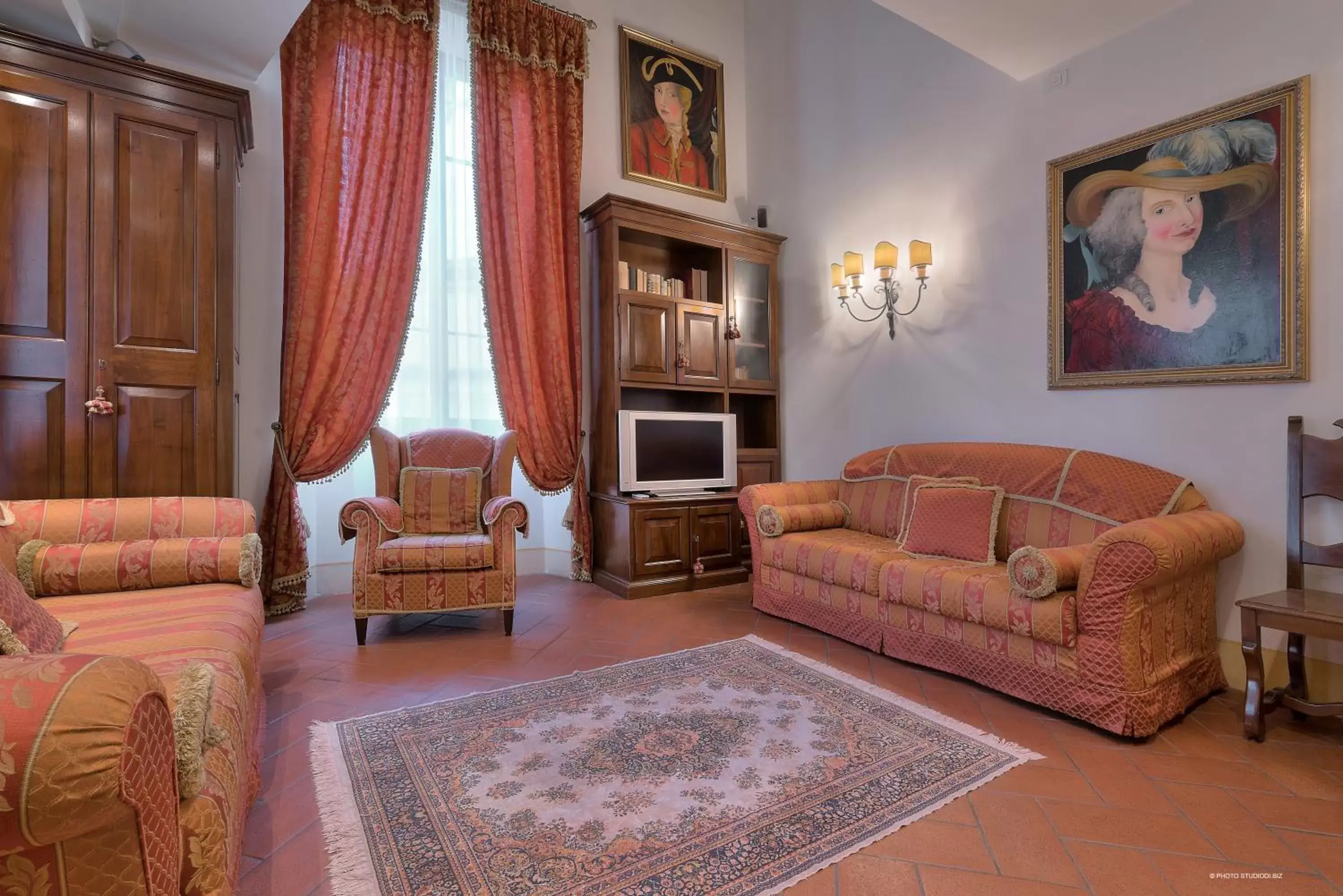 Living room, Seating Area in First of Florence
