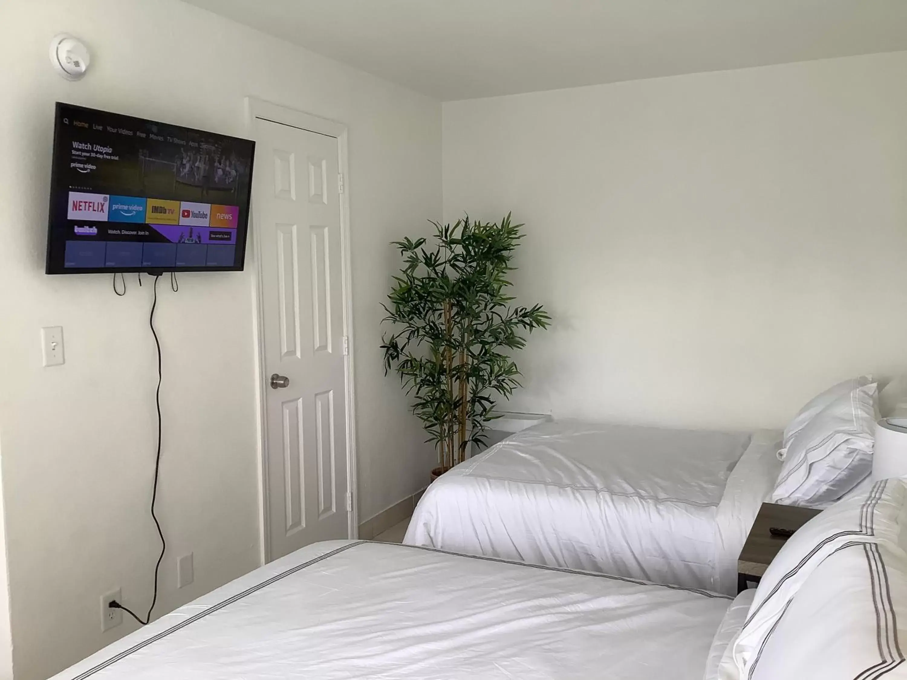 TV and multimedia, Bed in Hotel Motel Lauderdale Inn