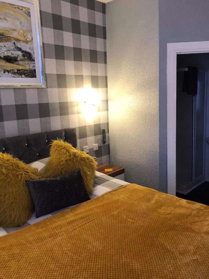 Property building, Bed in Springfield Hotel