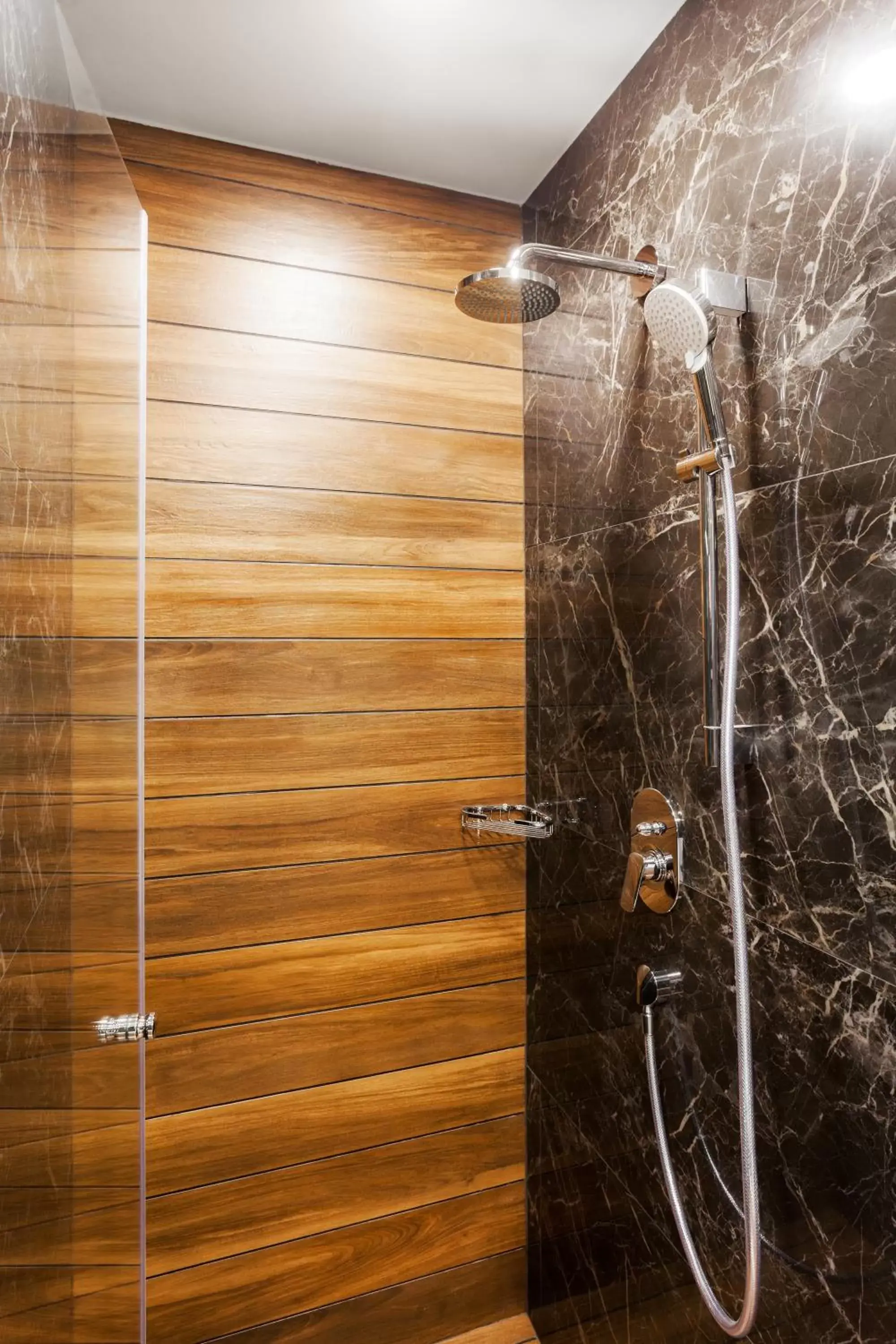 Shower, Bathroom in Hotel Platinia