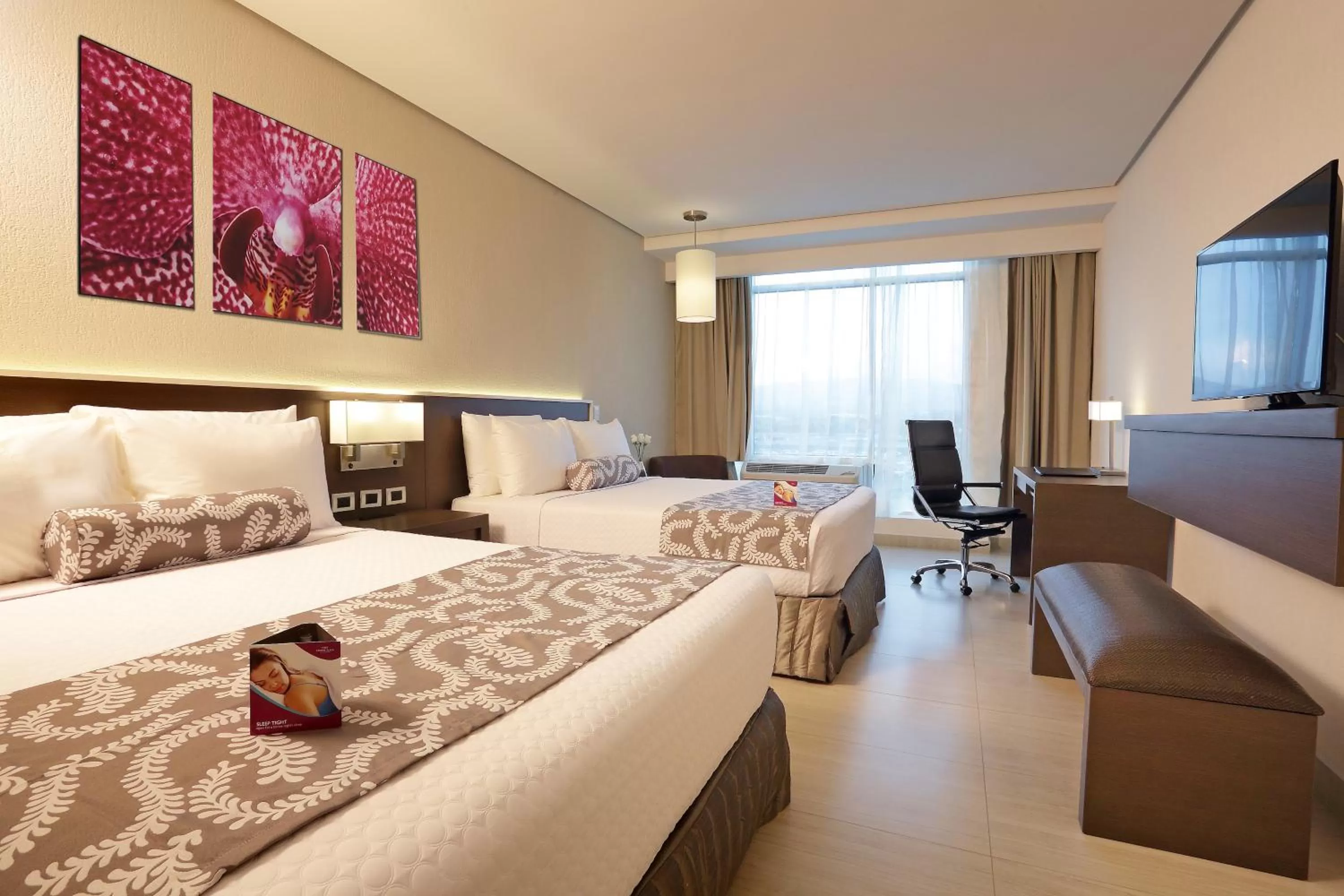 Premium Queen Room with Two Queen Beds in Crowne Plaza Airport by IHG