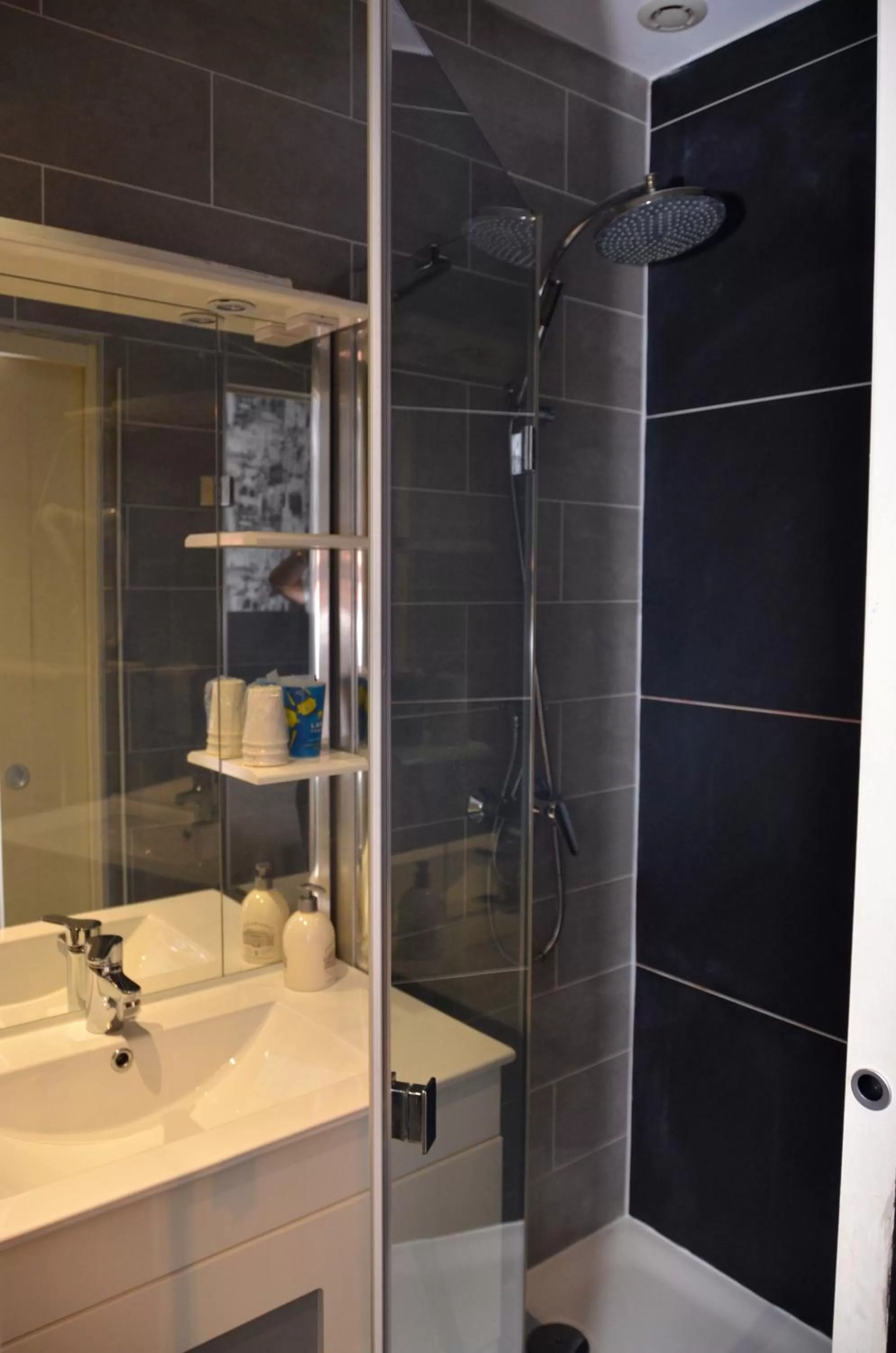 Bathroom in Aux Lys d'Or