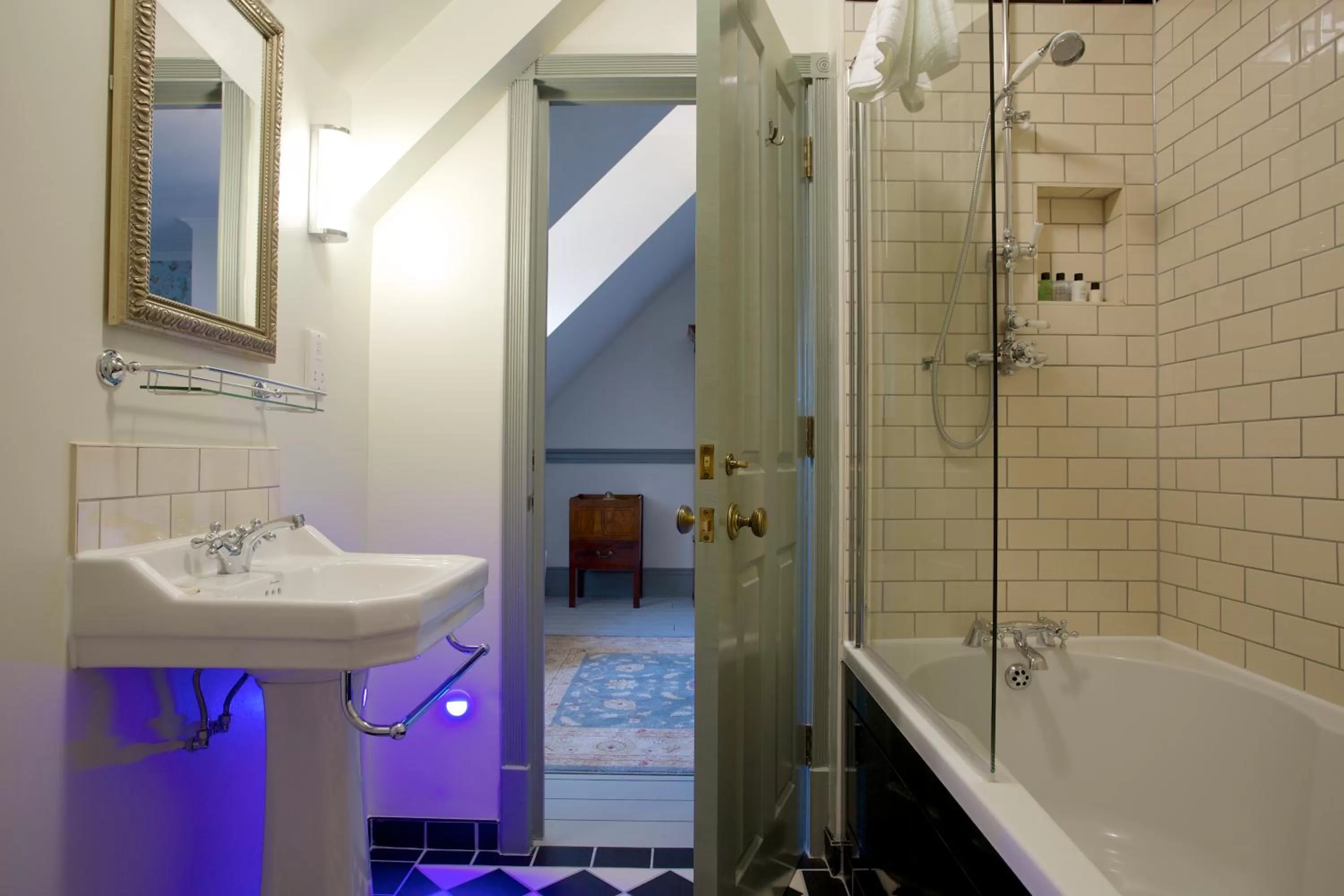 Bathroom in The Duchess of Cornwall