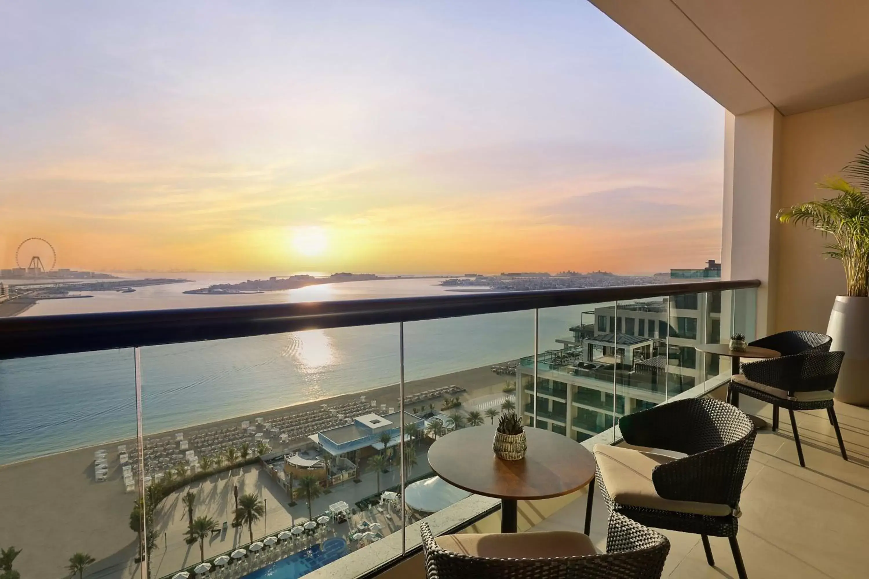 Lounge or bar in Marriott Resort Palm Jumeirah, Dubai