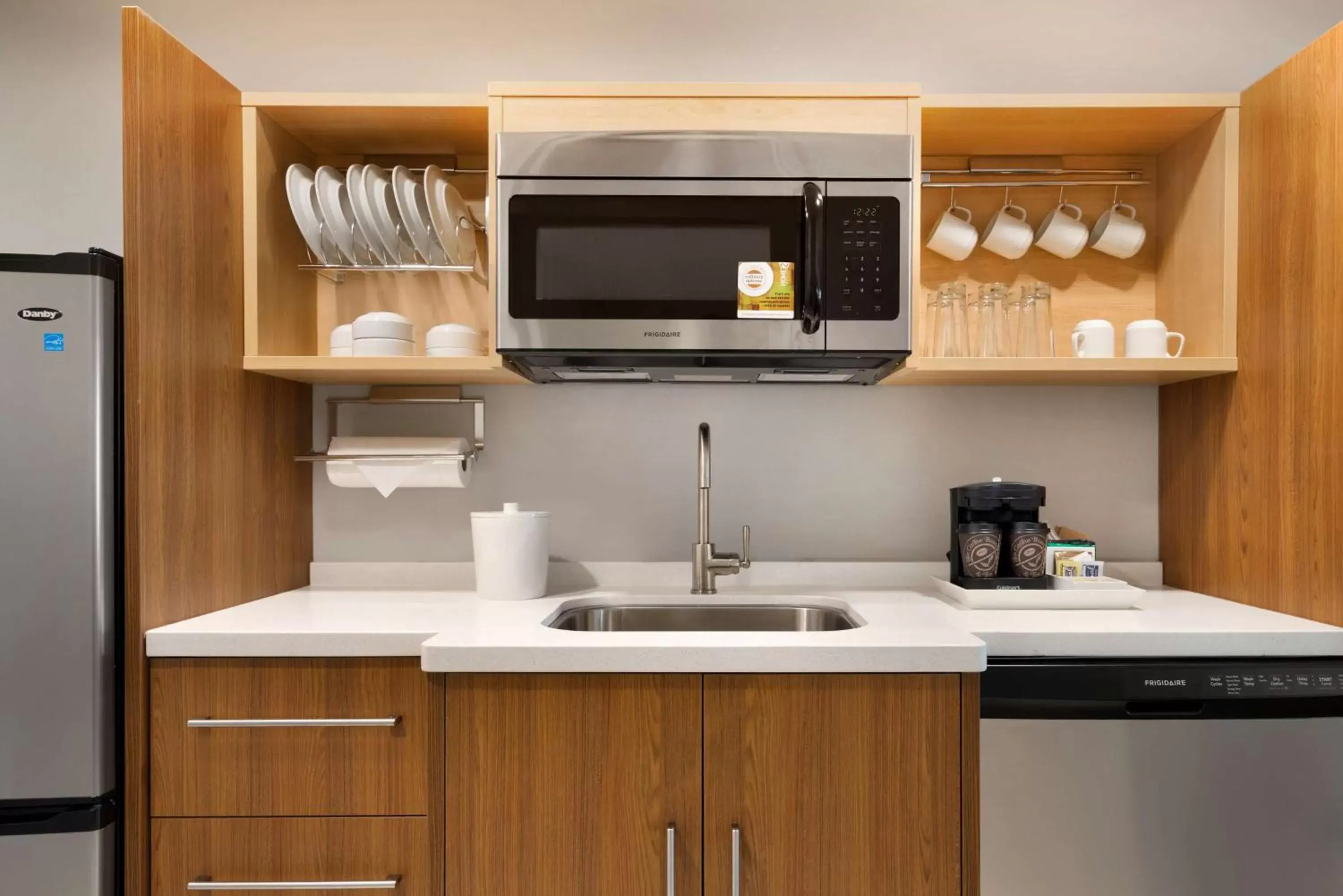 Kitchen or kitchenette, Kitchen/Kitchenette in Home2 Suites by Hilton Roanoke